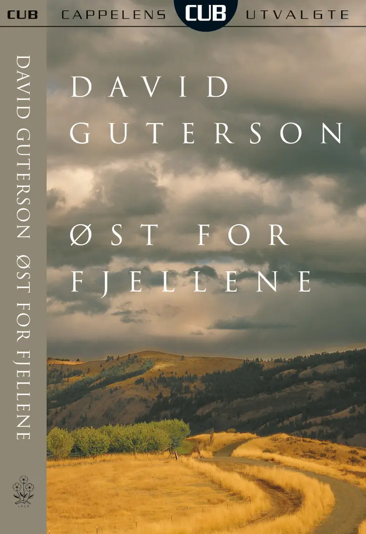 Omslag Øst for fjellene av David Guterson (Heftet)
