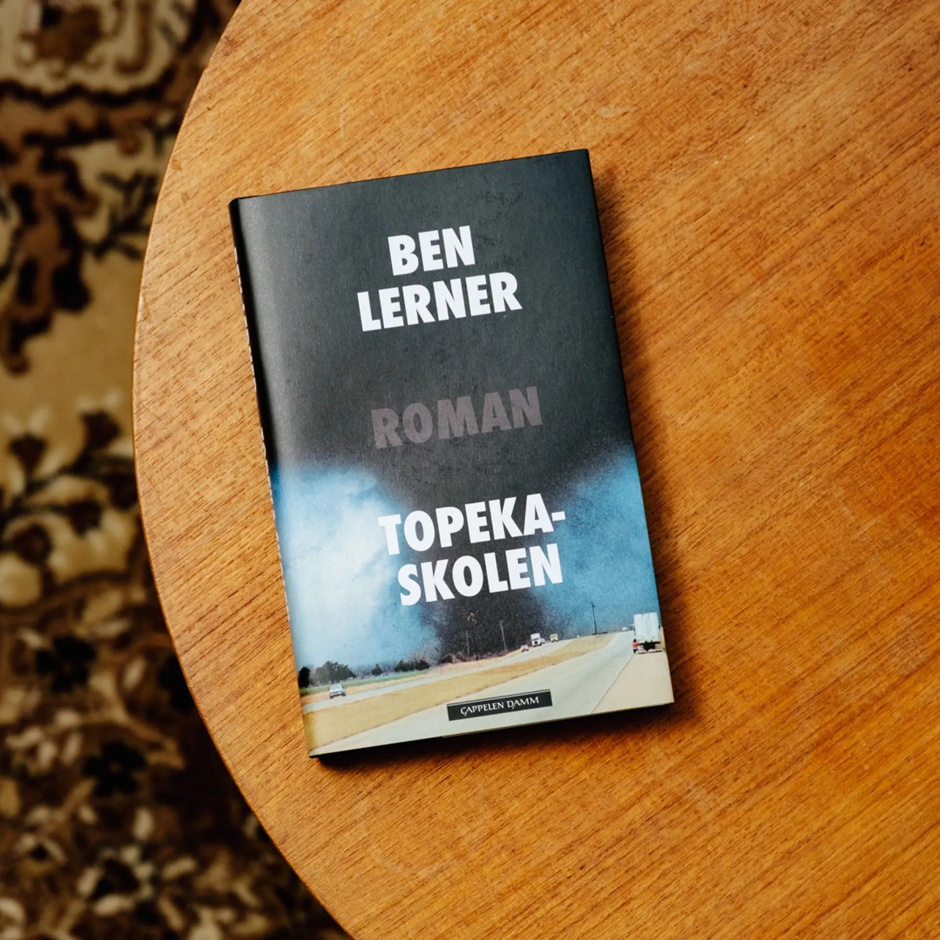Bilde av omslaget til «Topeka-skolen» som er Ben Lerners tredje roman.