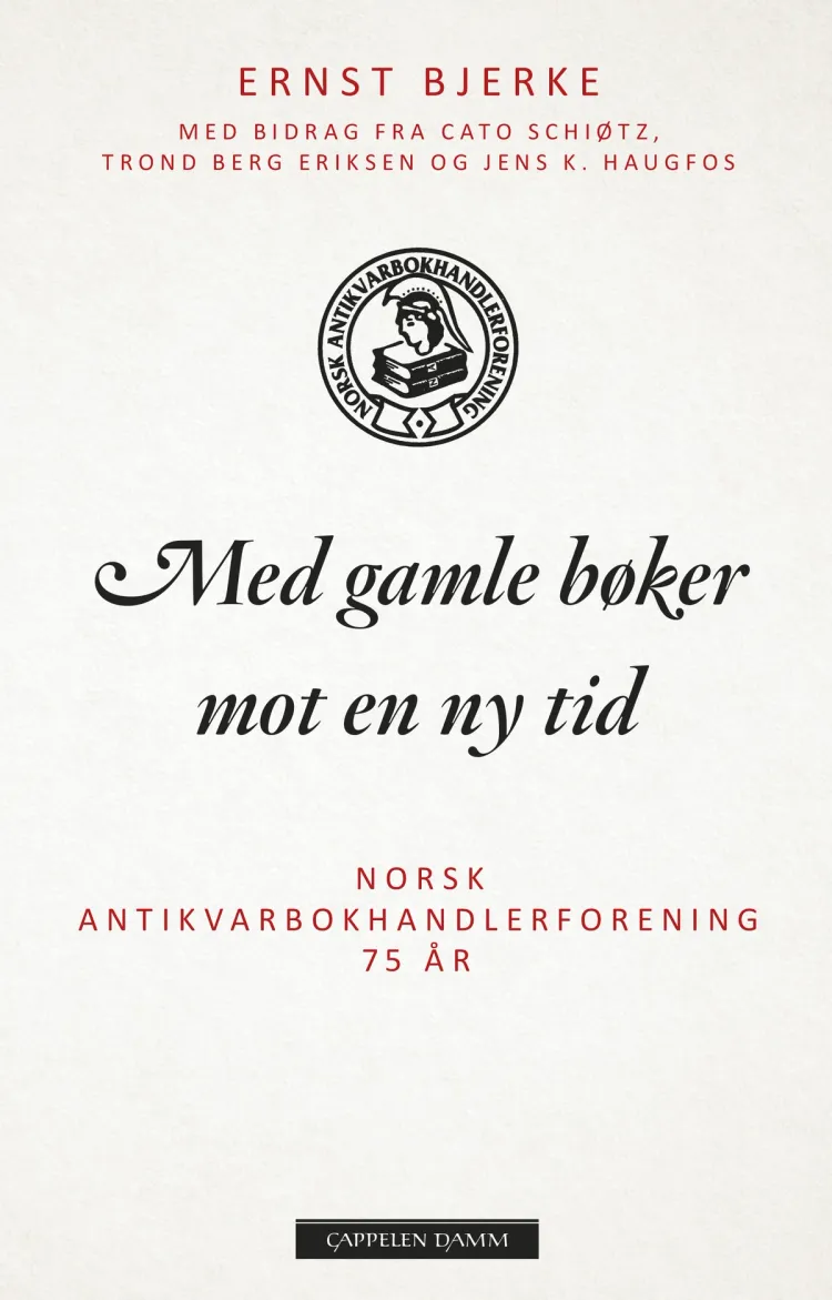 Omslag Med gamle bøker mot en ny tid av Ernst Bjerke (Innbundet)