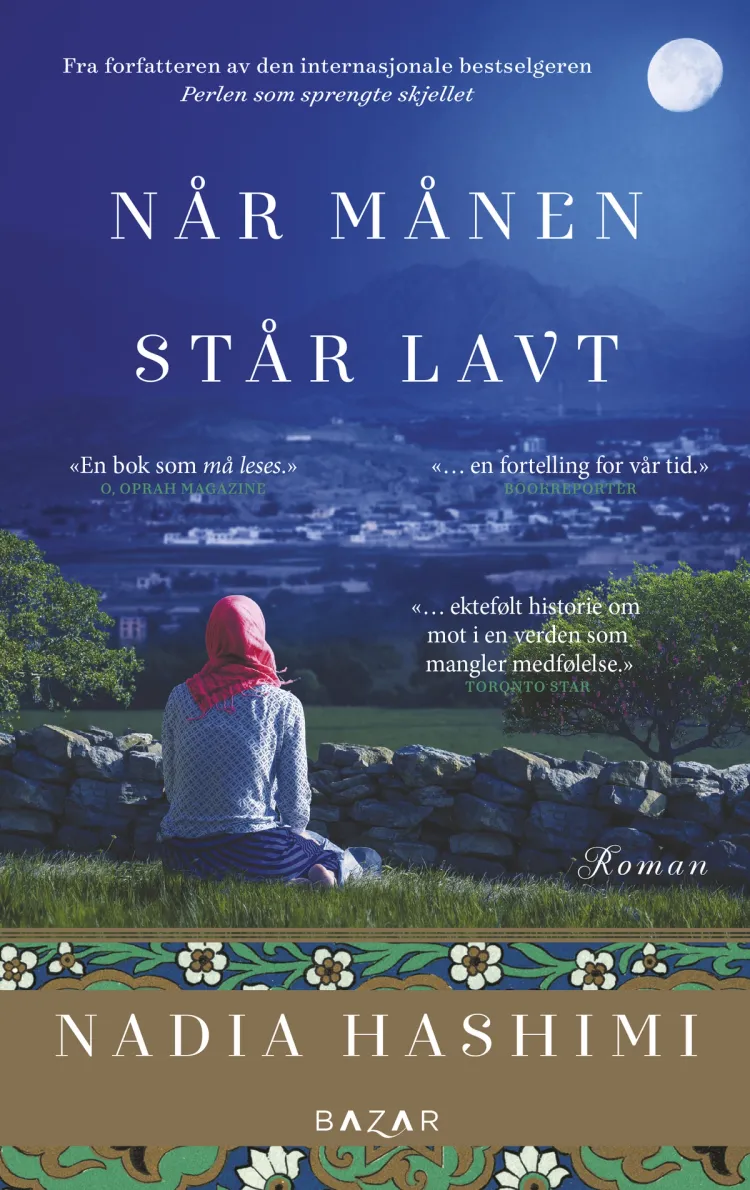 Omslag Når månen står lavt av Nadia Hashimi (Heftet)