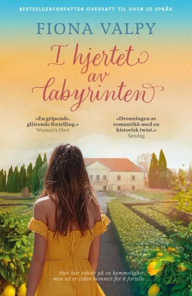 Omslag I hjertet av labyrinten av Fiona Valpy (Heftet)