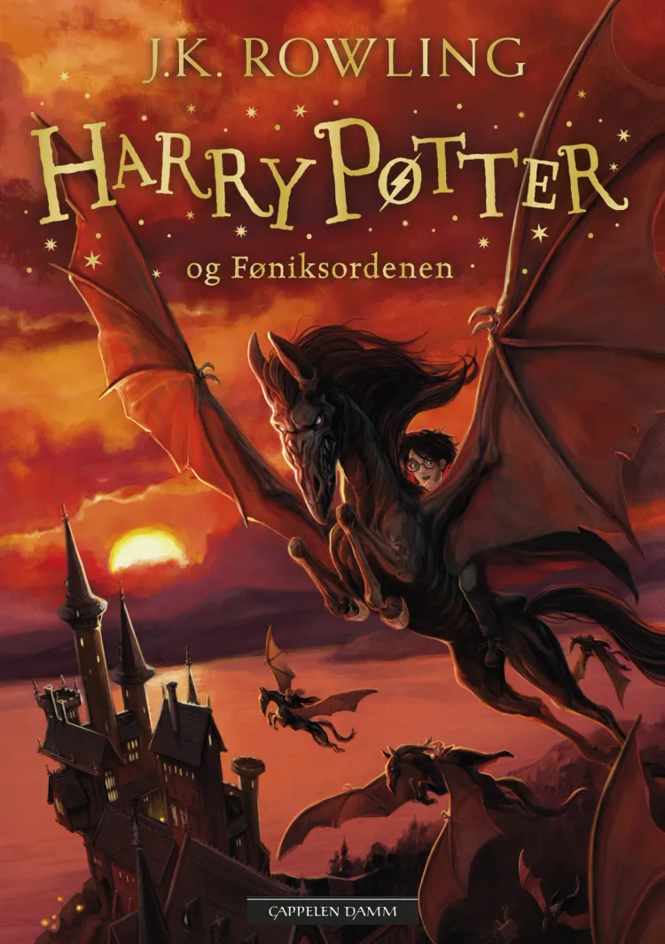 Omslag Harry Potter og Føniksordenen av J.K. Rowling (Innbundet)