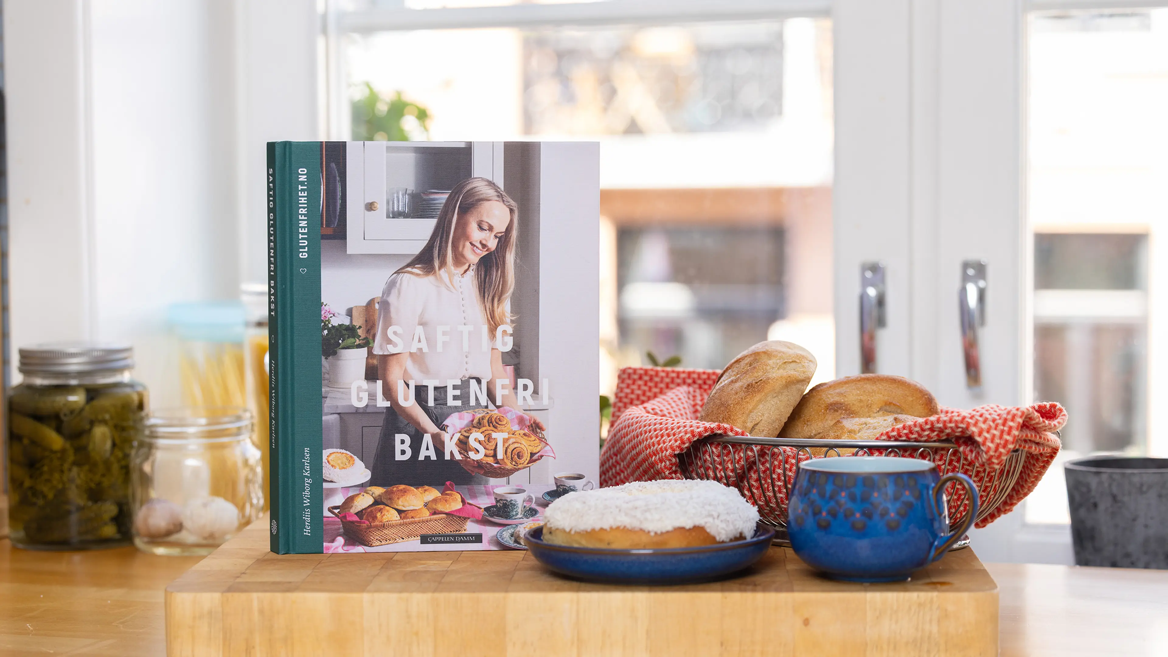 Bakeboken «Saftig glutenfri bakst» av Herdiis Wiborg Karlsen
