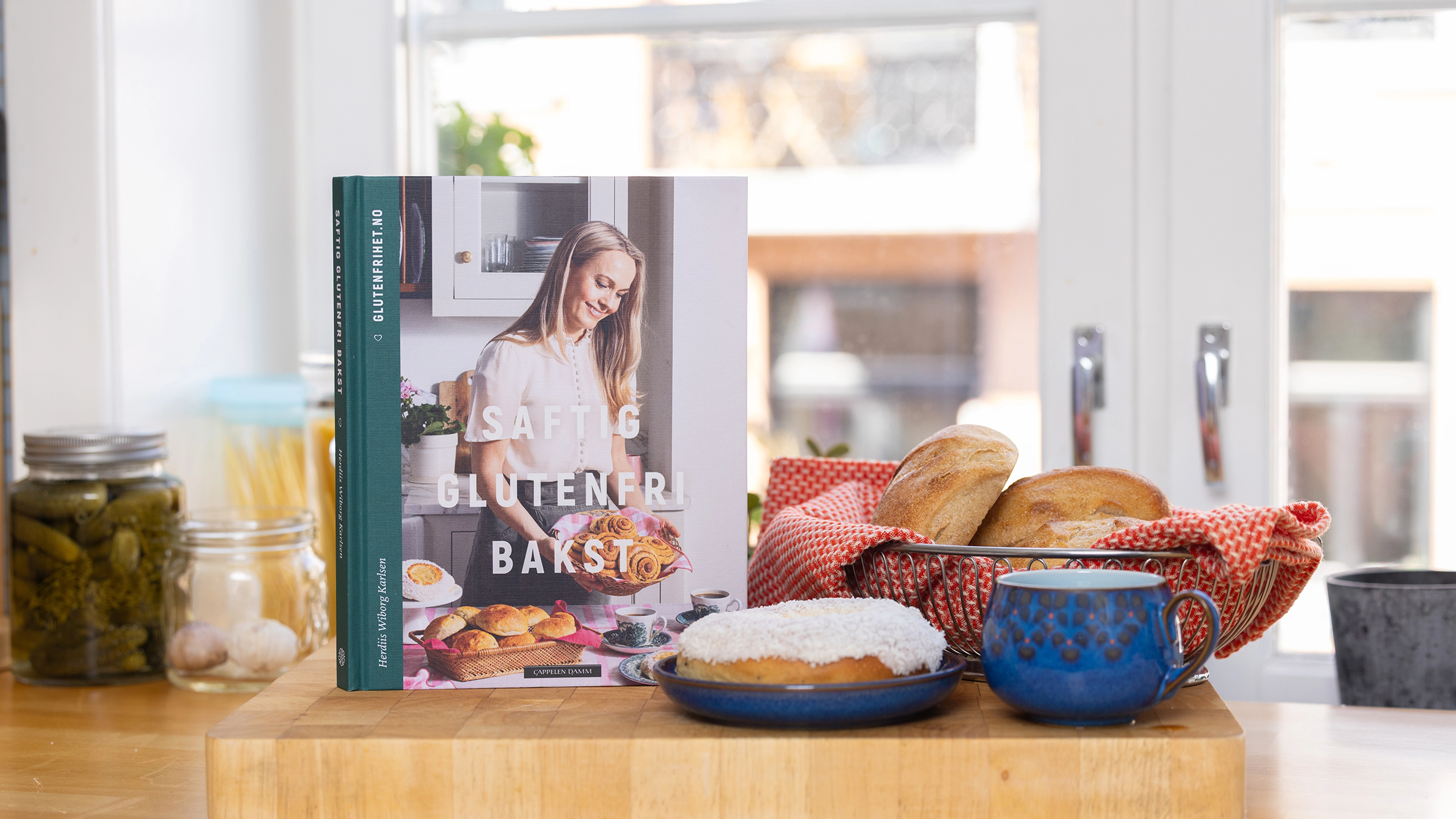 Bakeboken «Saftig glutenfri bakst» av Herdiis Wiborg Karlsen