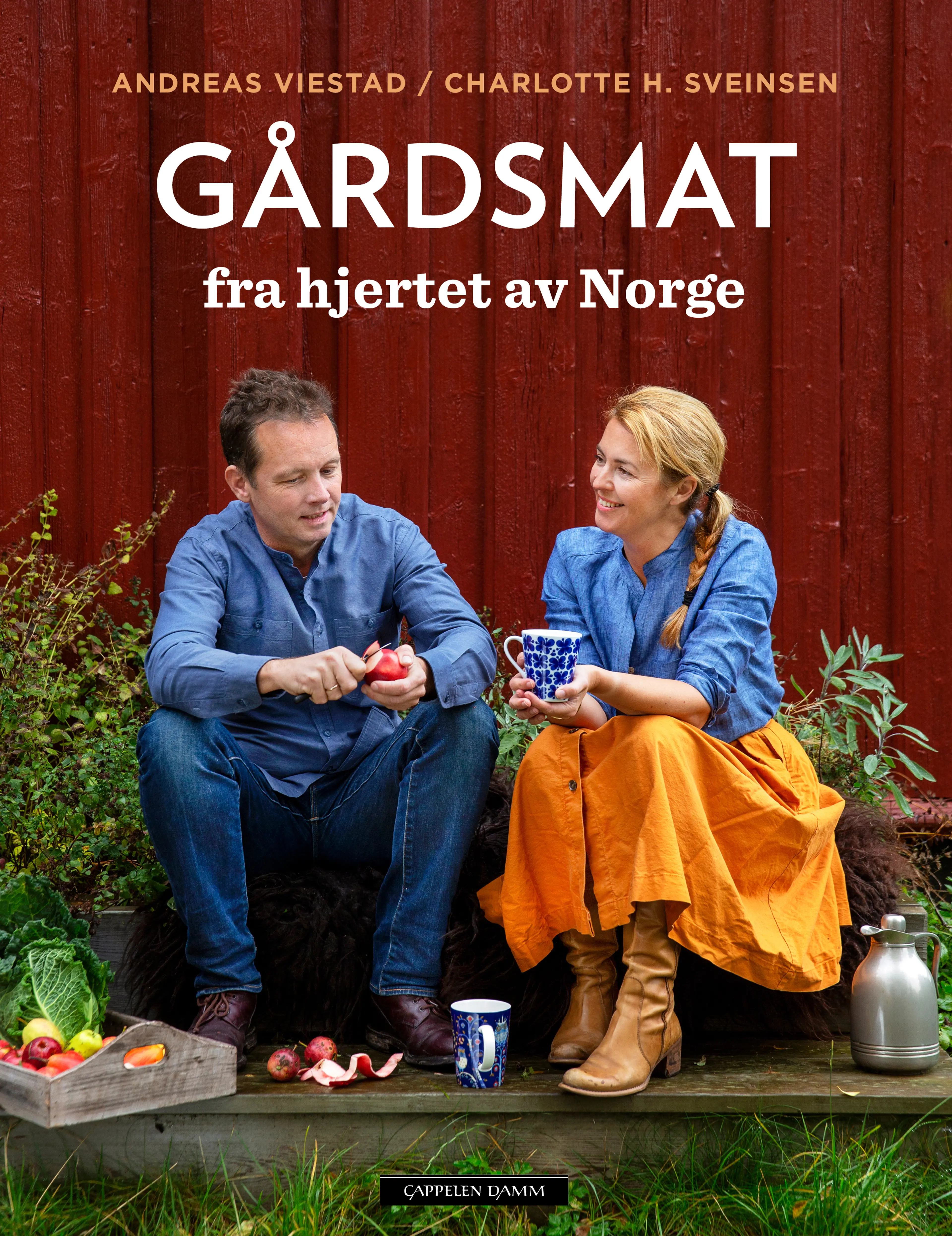 Omslag Gårdsmat fra hjertet av Norge av Andreas Viestad og Charlotte H. Sveinsen (Innbundet)