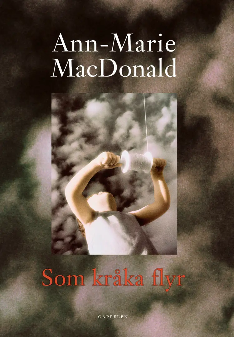 Omslag Som kråka flyr av Ann-Marie MacDonald (Innbundet)