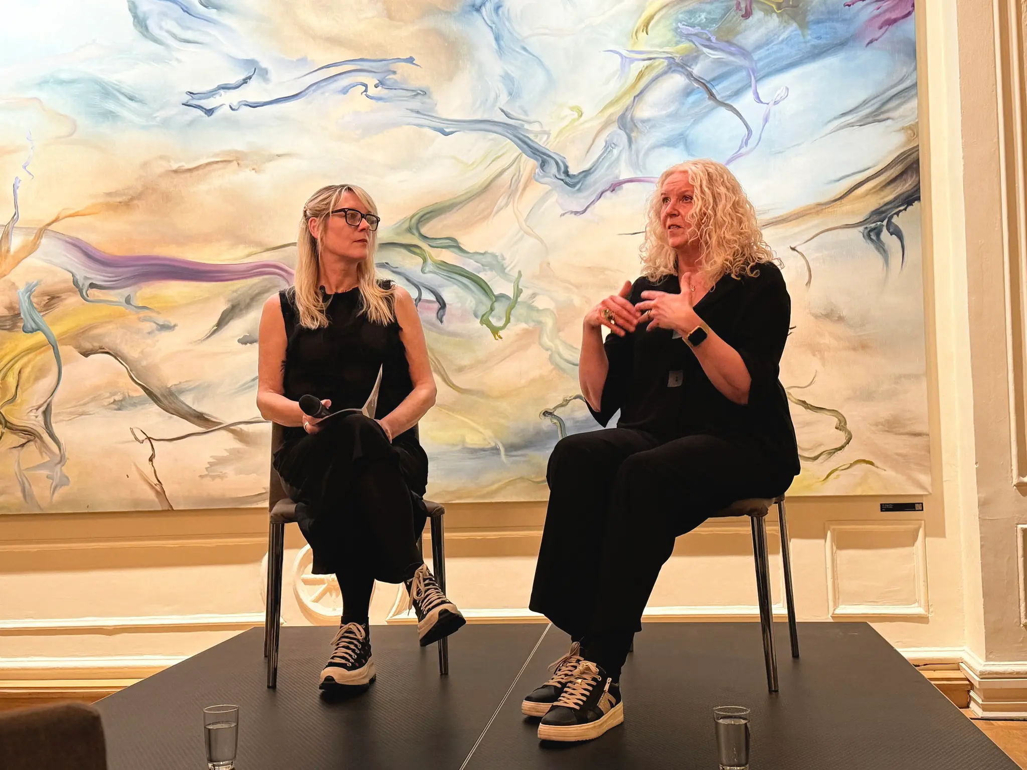 Torill i samtale med litteraturformidler Kjersti Egge