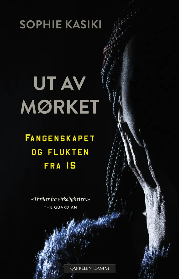 Omslag Ut av mørket av Sophie Kasiki (Innbundet)