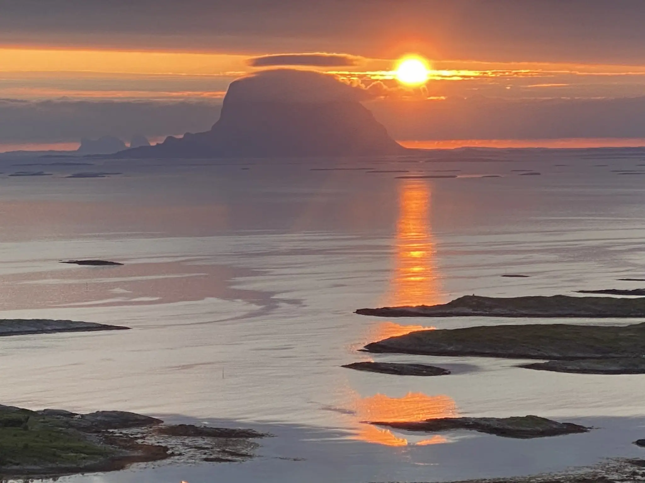 Solnedgang. Lovund, Helgeland