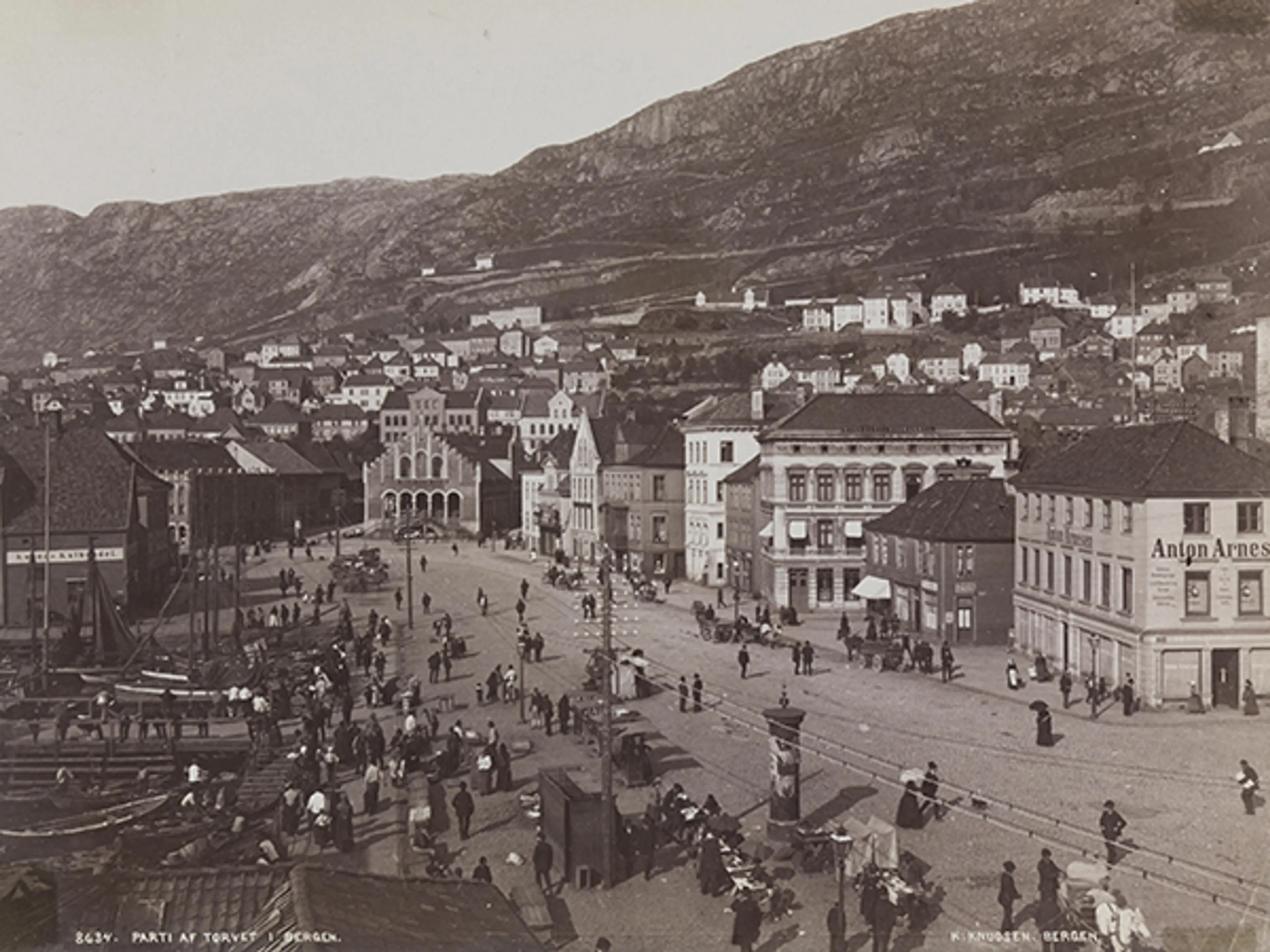 Bergen ca. 1900. Foto: Knud Knudsen. nb.no