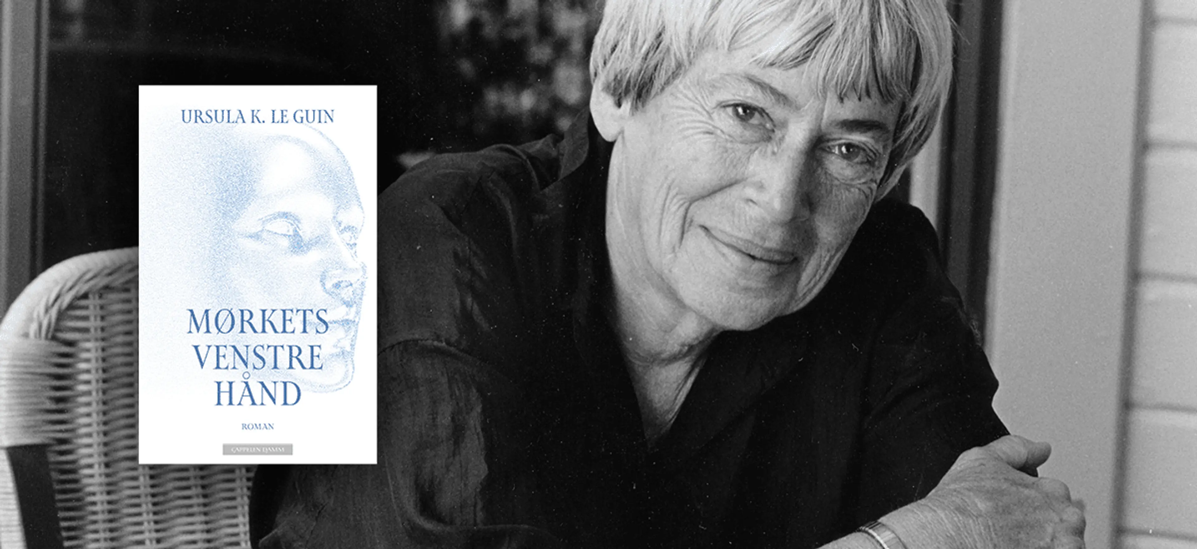 Foto av Ursula K. Le Guin med omslaget til «Mørkets venstre hånd»