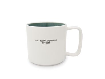 Hvit kopp: Livet består av øyeblikk - nyt dem