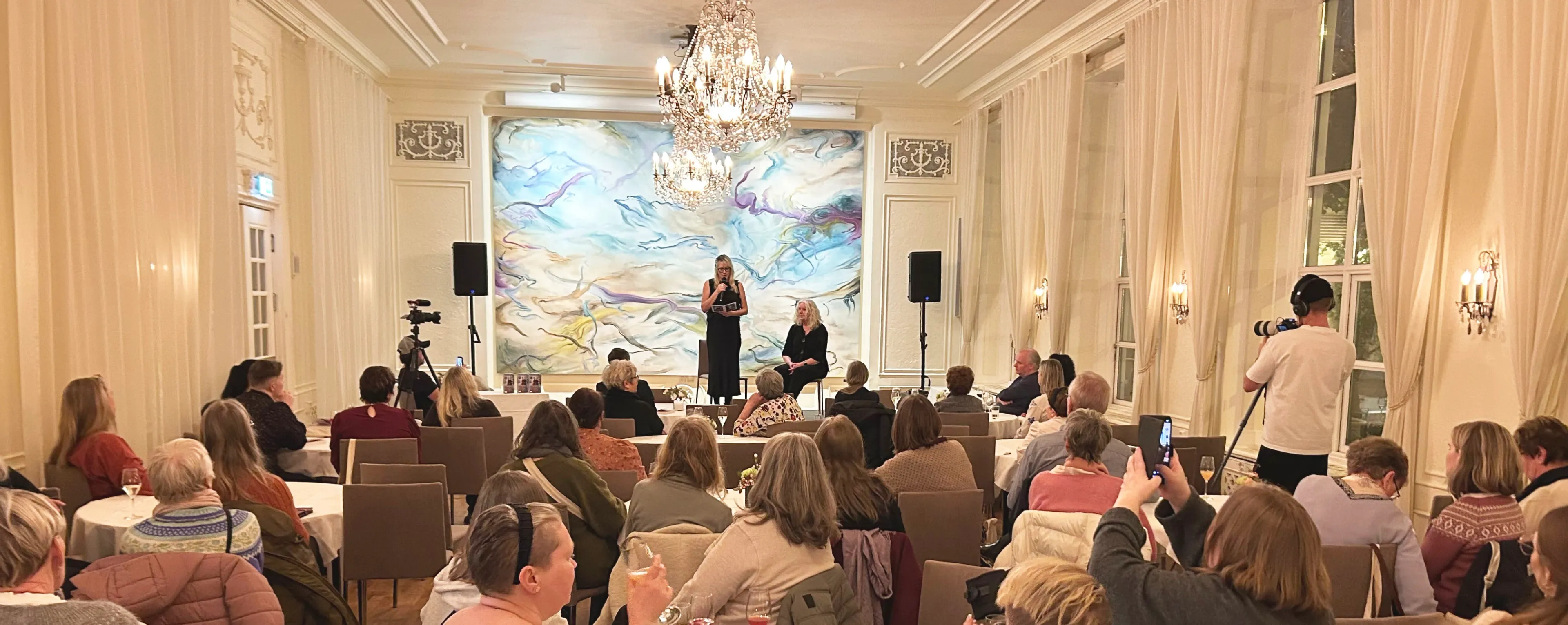 Fullt hus i en av festsalene på Grand Hotel Terminus