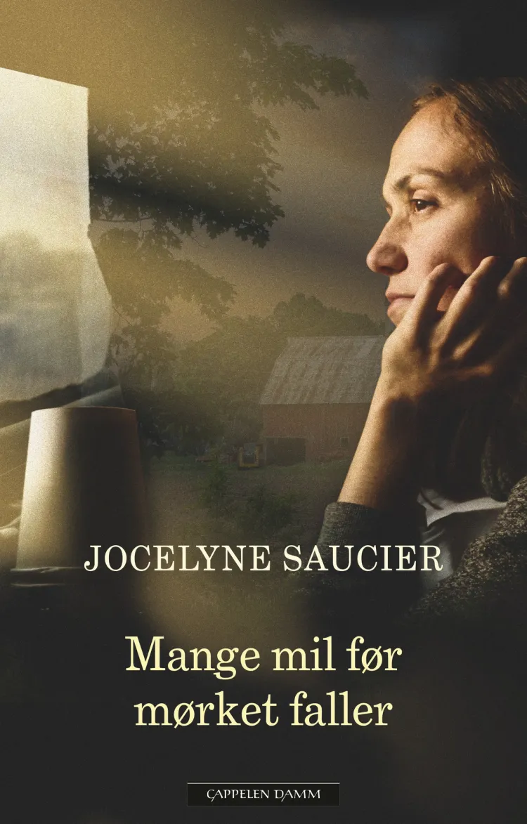 Omslag Mange mil før mørket faller av Jocelyne Saucier (Innbundet)