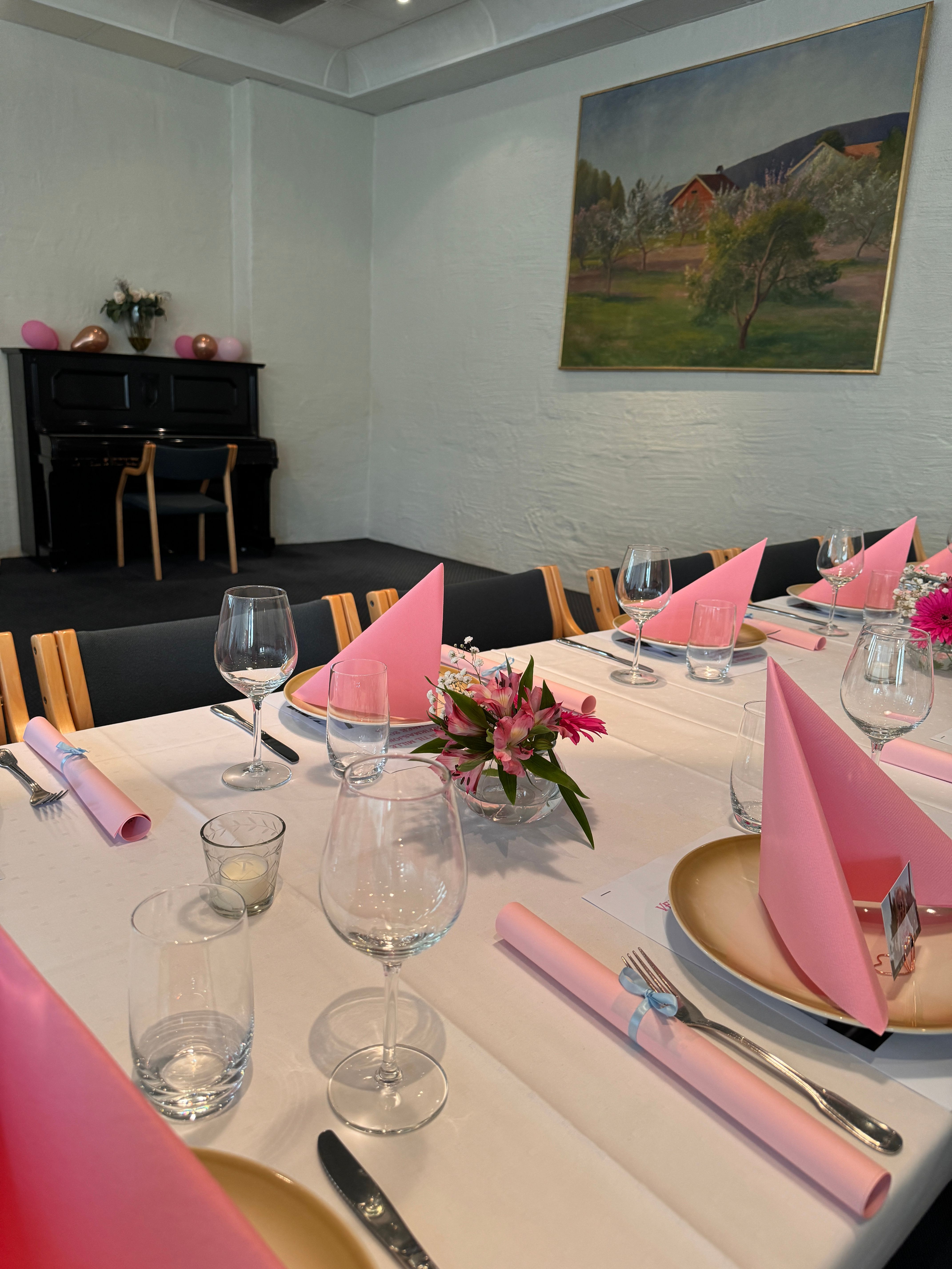 Oppdekket bord i Holtsmark