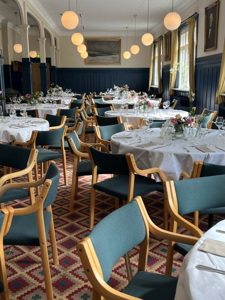 Oppdekket bor i spisesalen