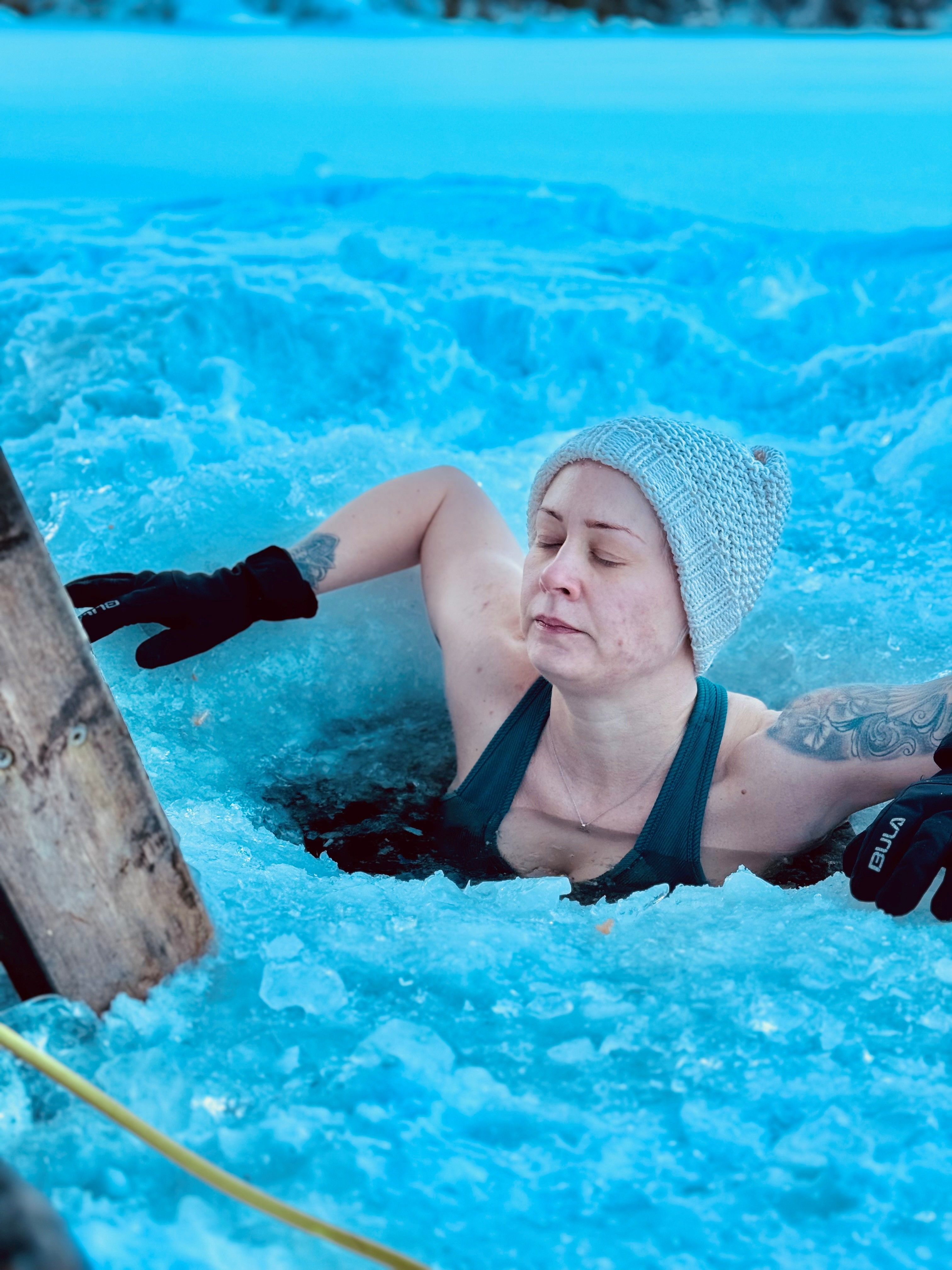 Isbading i Semsvannet