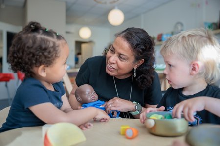 Vrouw met twee kinderen