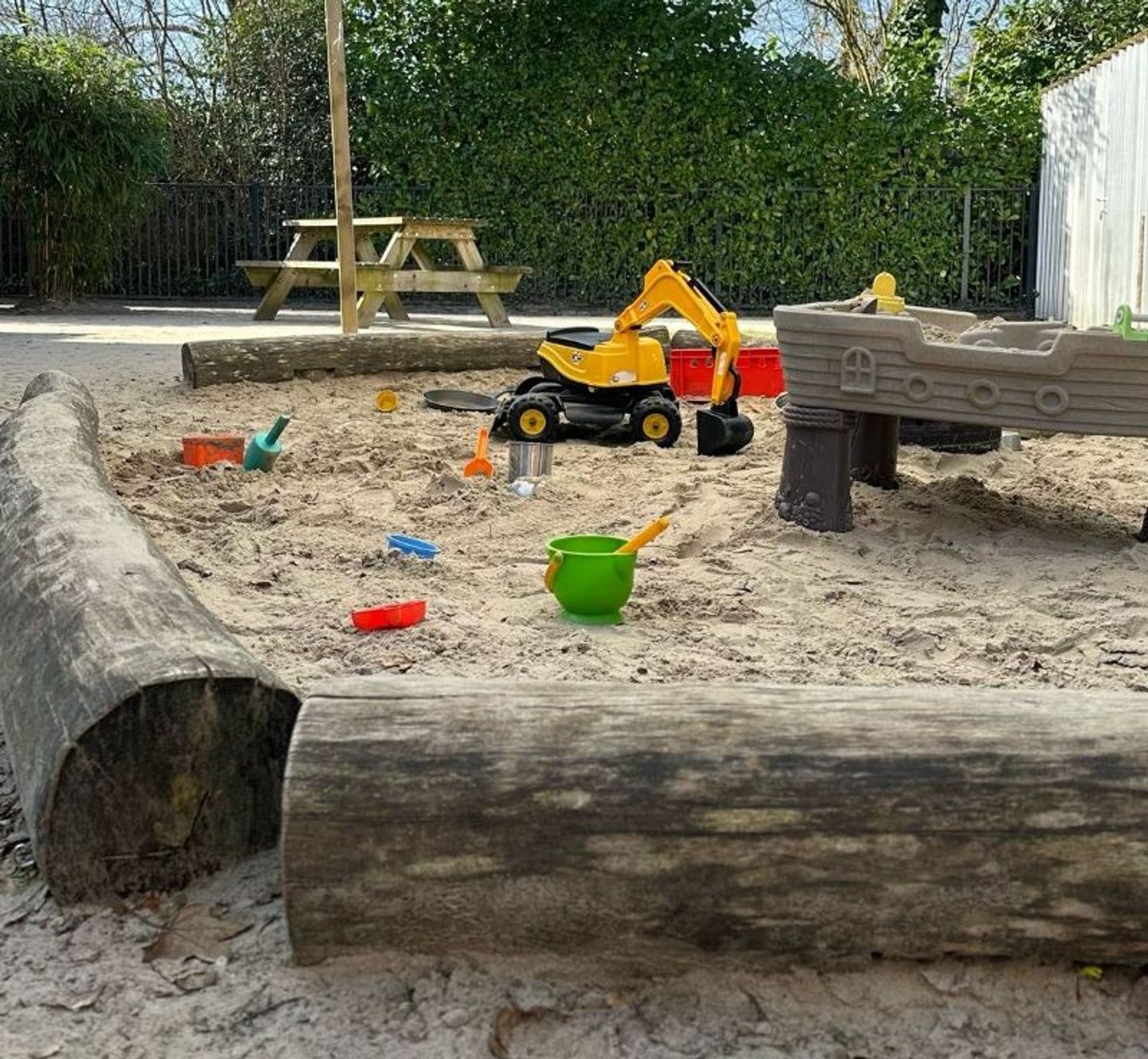 Samen spelen in de zandbak