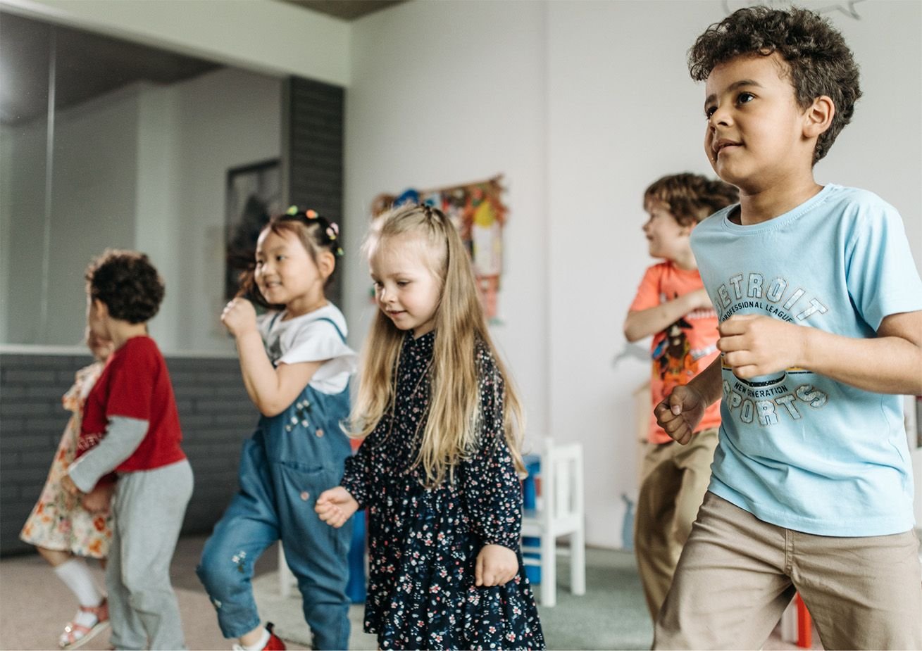 dansende kinderen