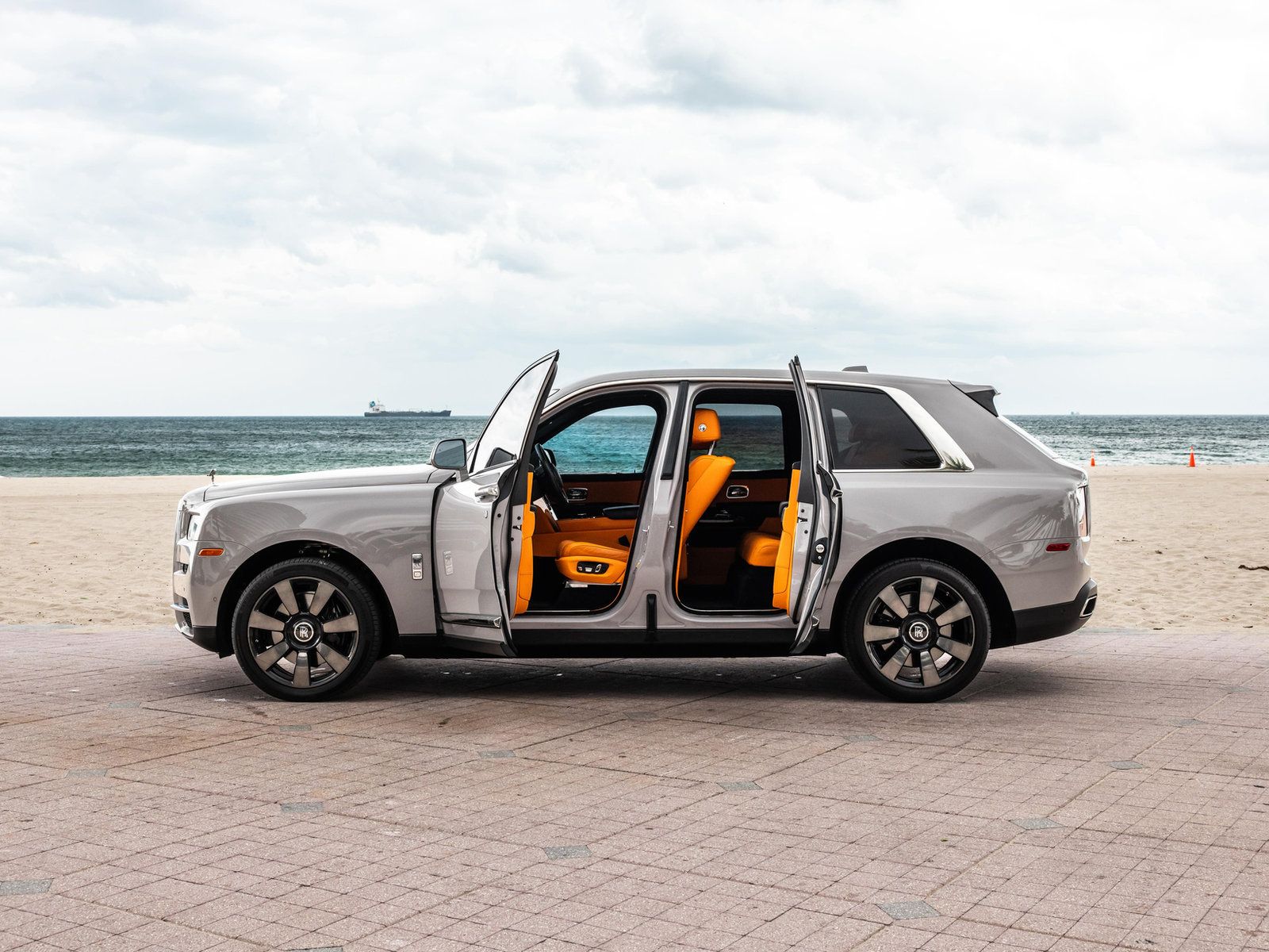 Rolls-Royce Cullinan (Silver with Mandarin Interior) for rent in Miami
