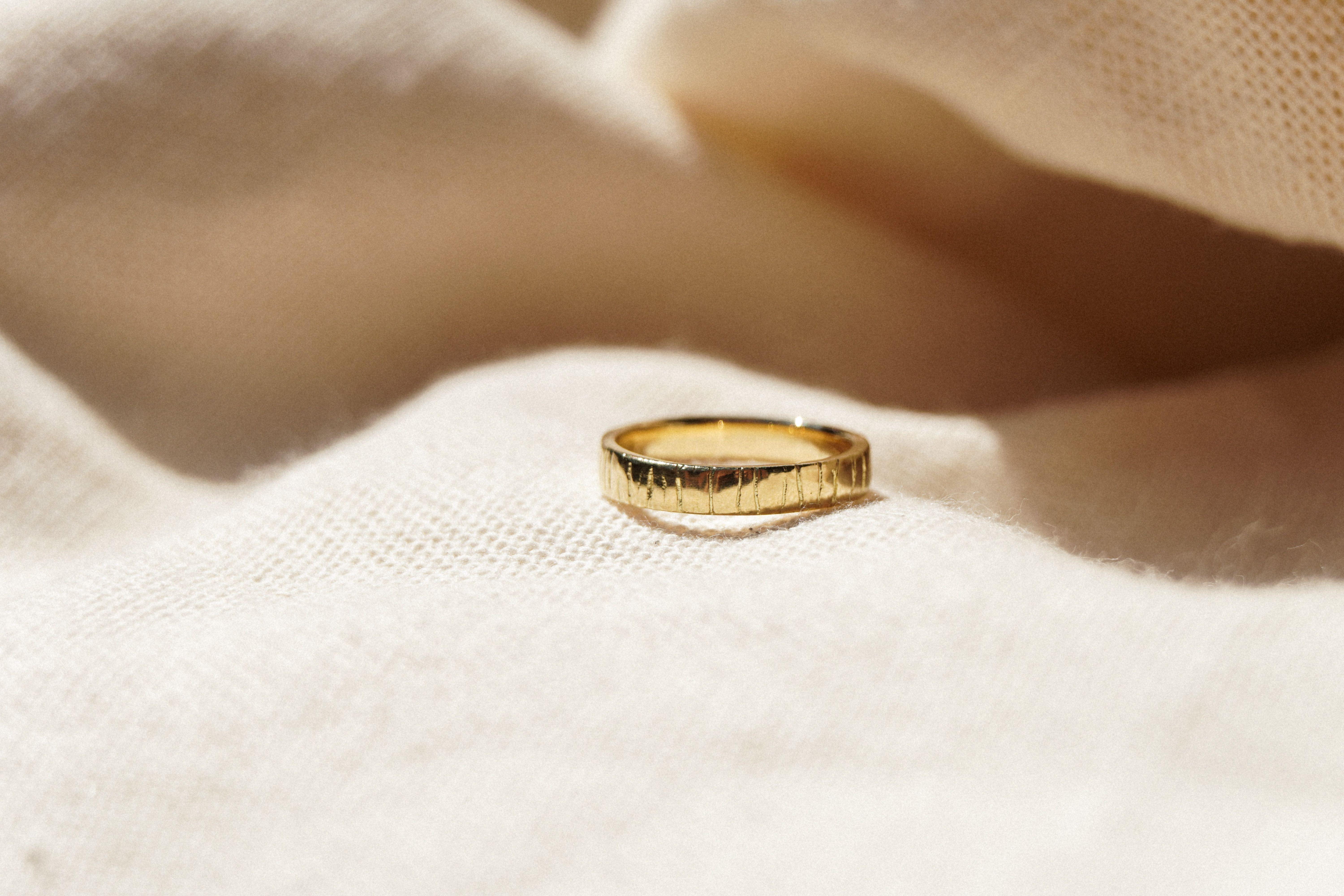 Honey Gold Ridge Ring