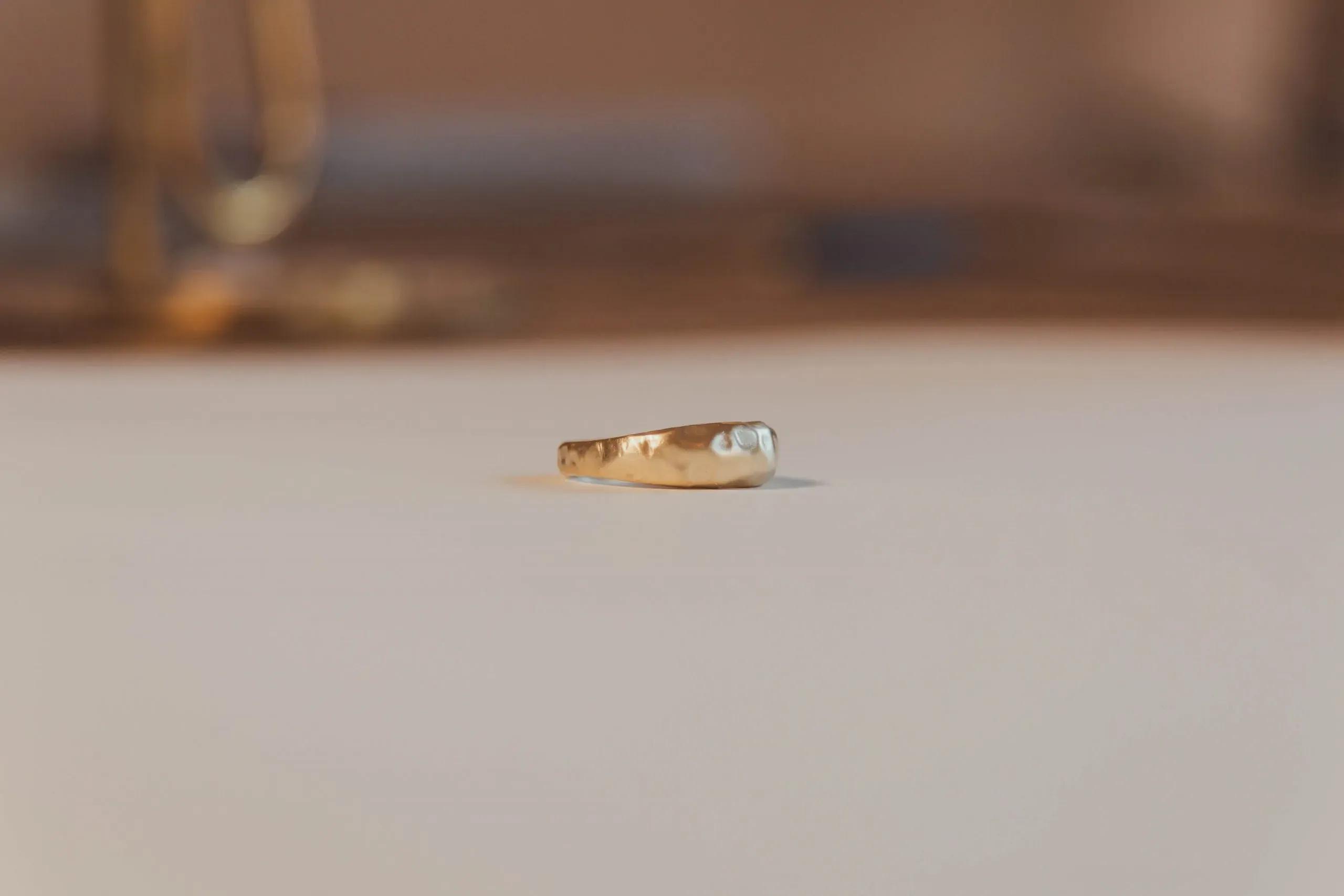 Dainty Dappled Ring