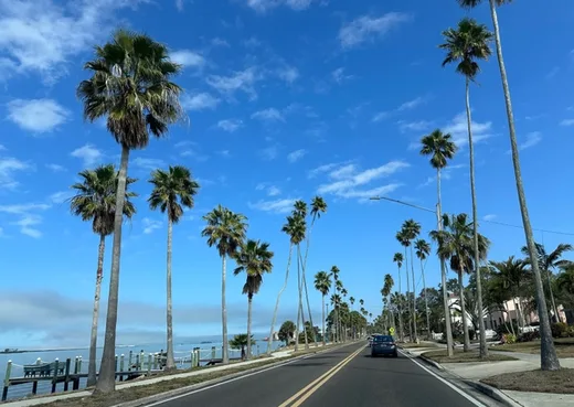 Naše floridské dobrodružství není jen o Miami Beach. Je to cesta mezi dvěma světy – tím divokým, kde vládnou pravěcí plazi, a tím futuristickým, odkud se startuje k Marsu.