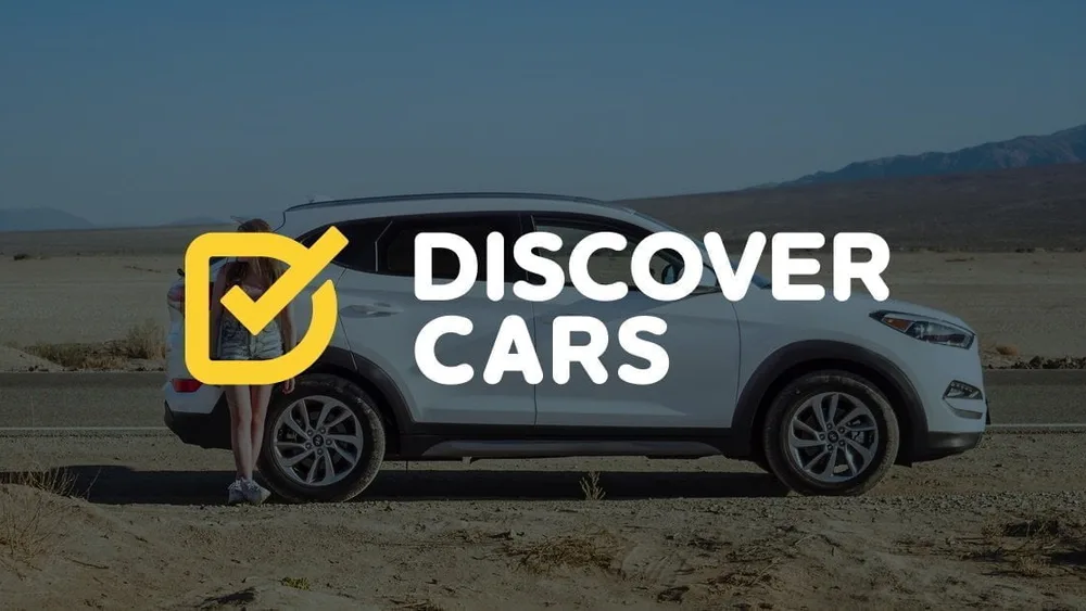Na cestách si auto půjčujeme poměrně často. Road tripy máme rádi a v řadě zemí je pro nás auto nejjednodušší způsob, jak se dostat i mimo klasická turistická místa. A právě proto opakovaně používáme DiscoverCars.