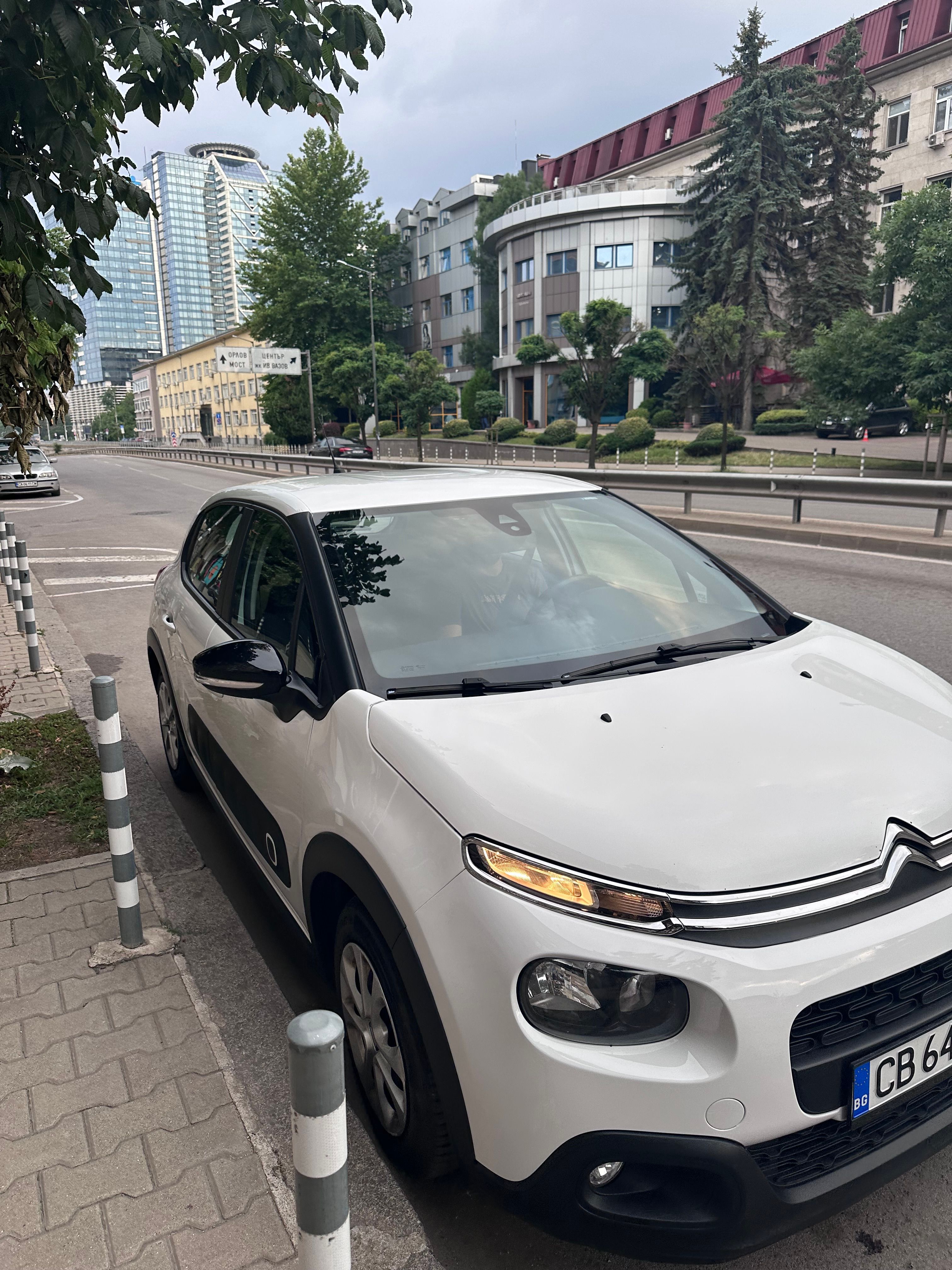 Auto jsme rezervovali přes DiscoverCar