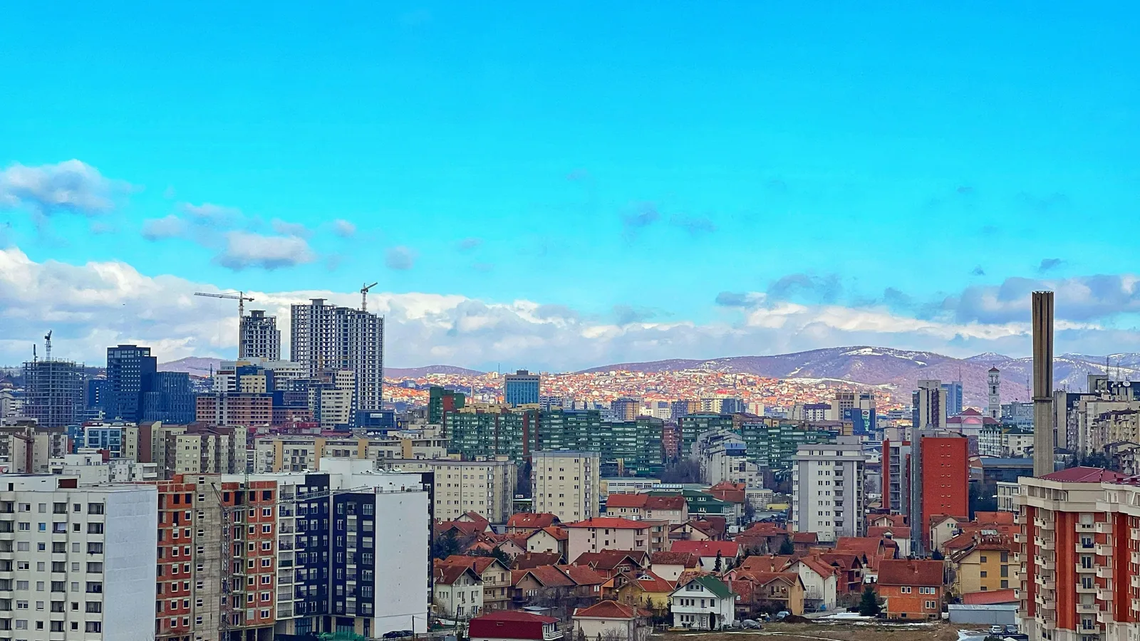 Jak přejet půjčeným autem ze Severní Makedonie do Kosova? Povolení autopůjčovny, zelená karta, pojištění na hranici, ceny a naše zkušenost.