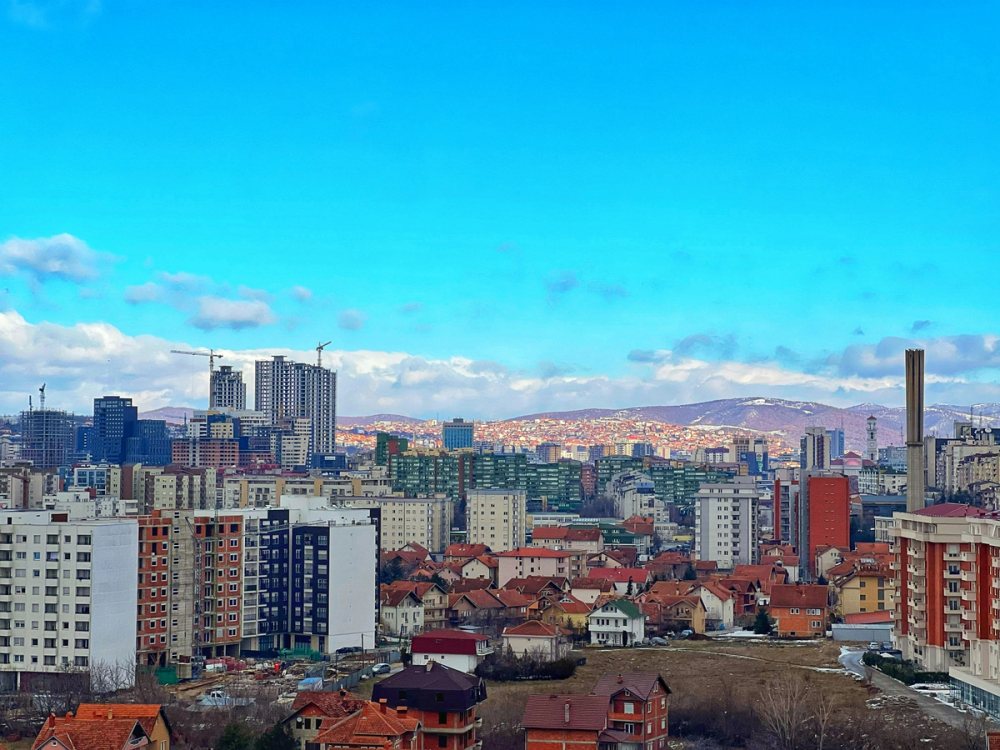 Jak přejet půjčeným autem ze Severní Makedonie do Kosova? Povolení autopůjčovny, zelená karta, pojištění na hranici, ceny a naše zkušenost.