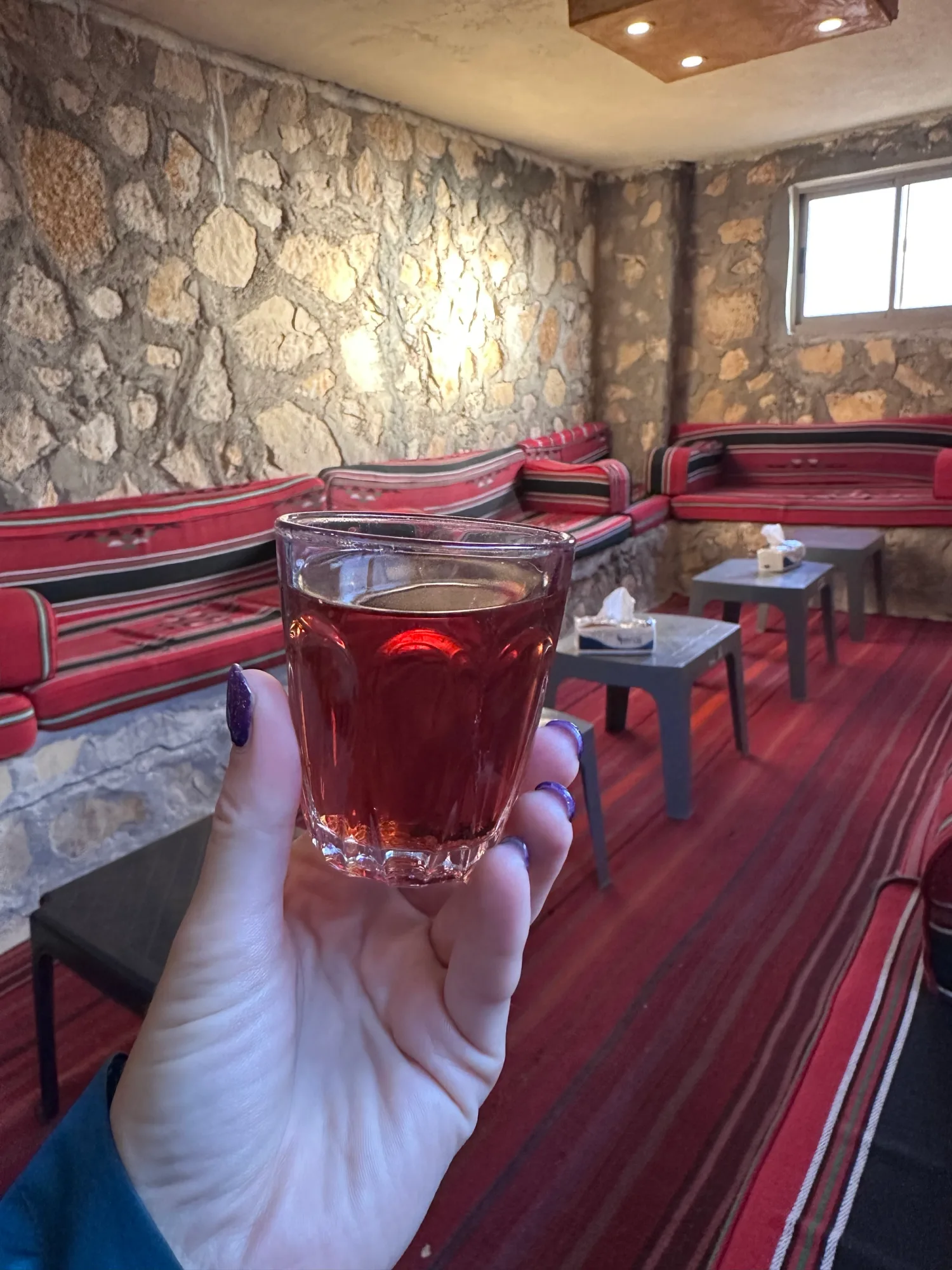 Beduínská whisky zahřeje