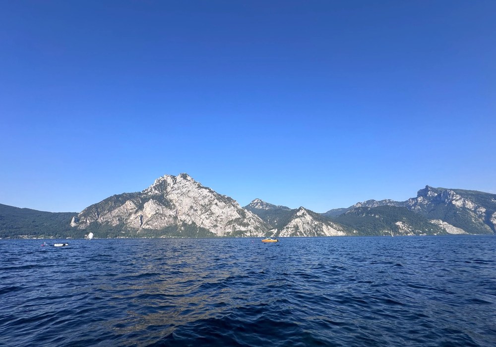 Alpy na blind: Víkendová cesta obytňákem k jezerům Traunsee a Attersee