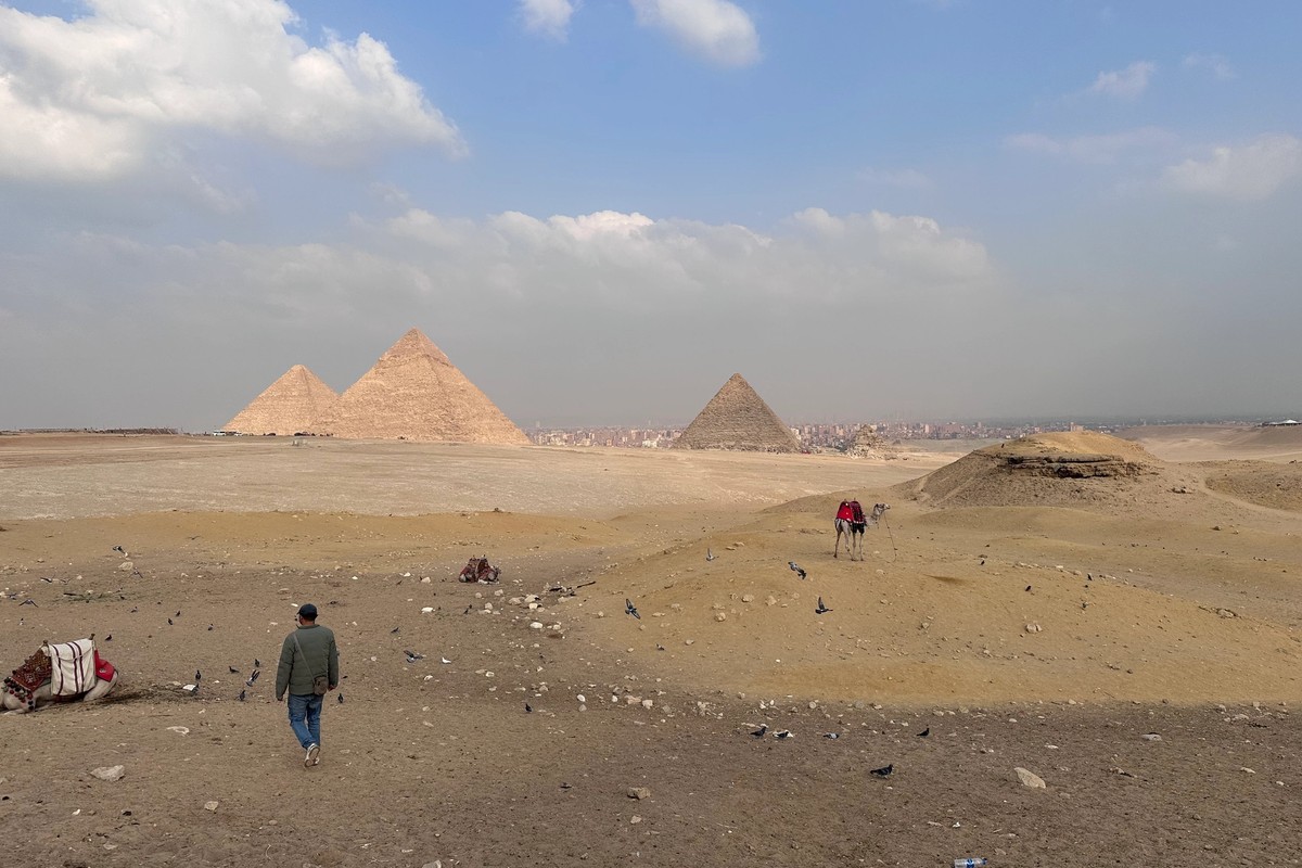 Káhira na vlastní pěst: pyramidy v Gíze, staré Egyptské muzeum, centrum, doprava, letenky, místní jídlo a praktické tipy.