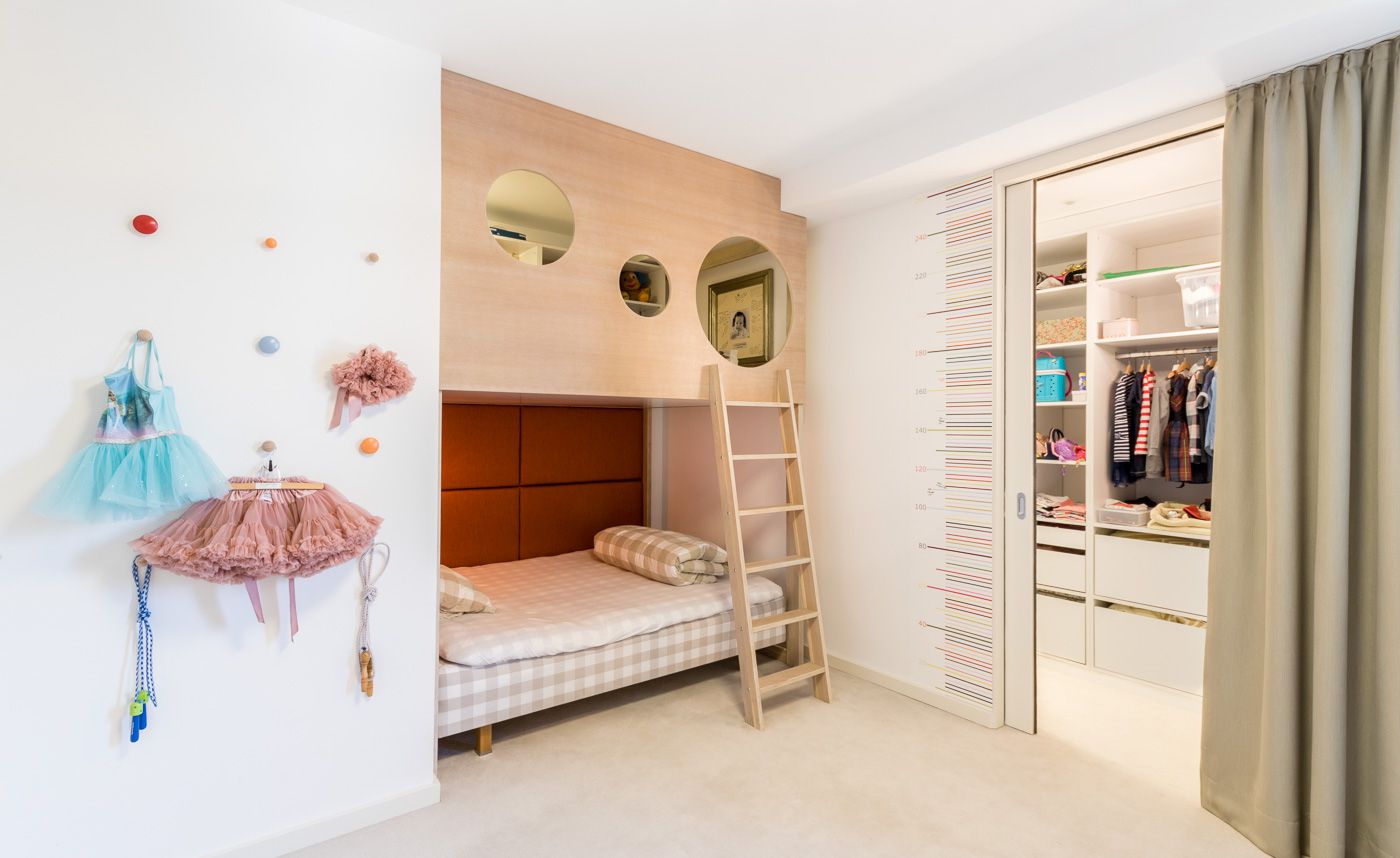 Interiér domu vo svahu - Image 10