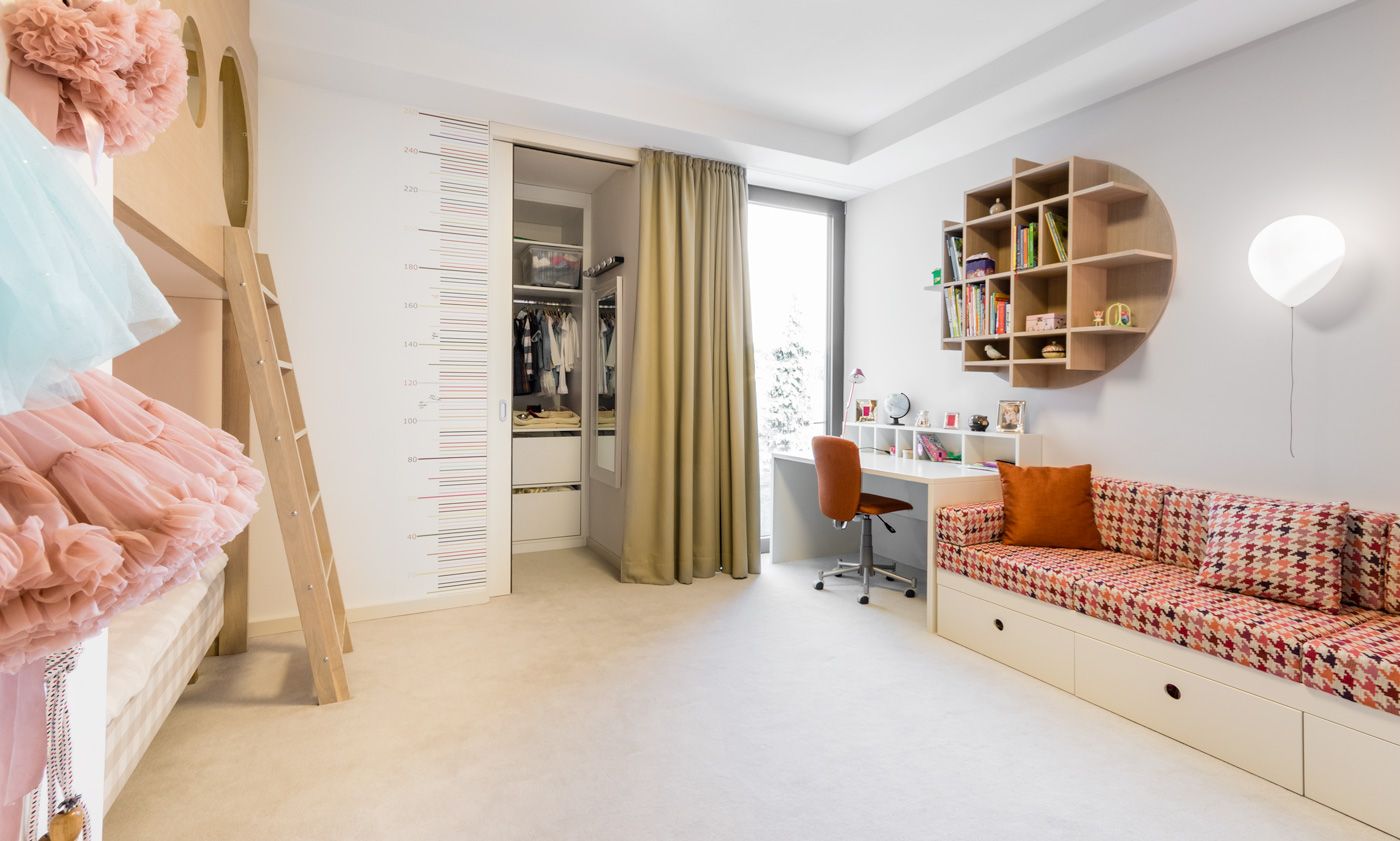 Interiér domu vo svahu - Image 8