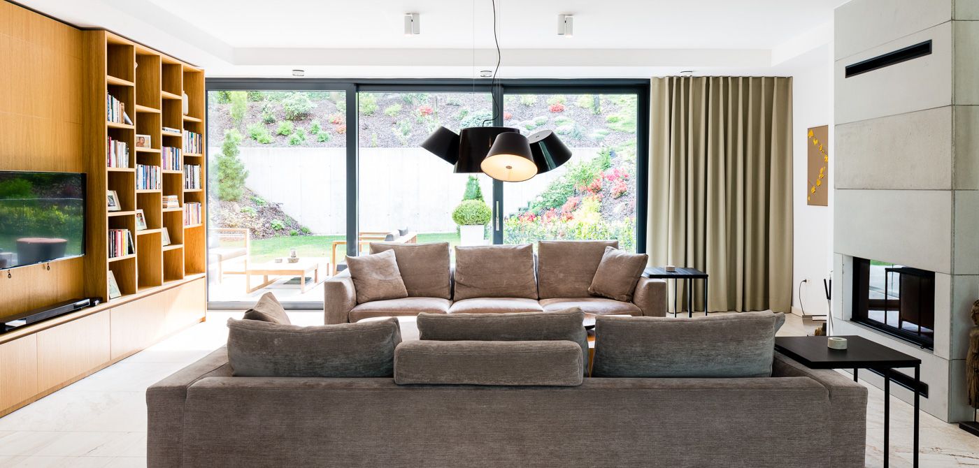 Interiér domu vo svahu - Image 9