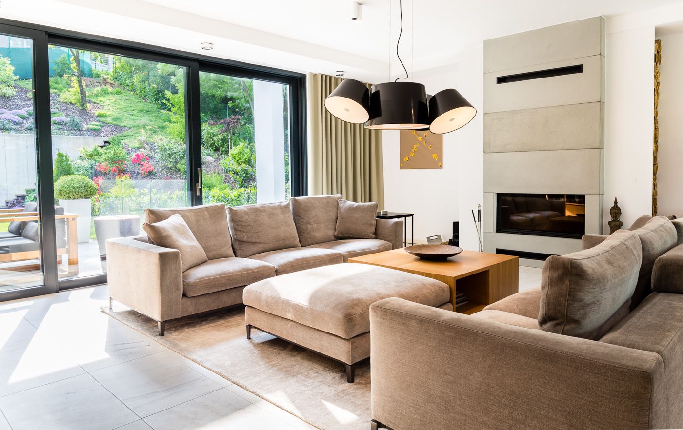 Interiér domu vo svahu - Image 4