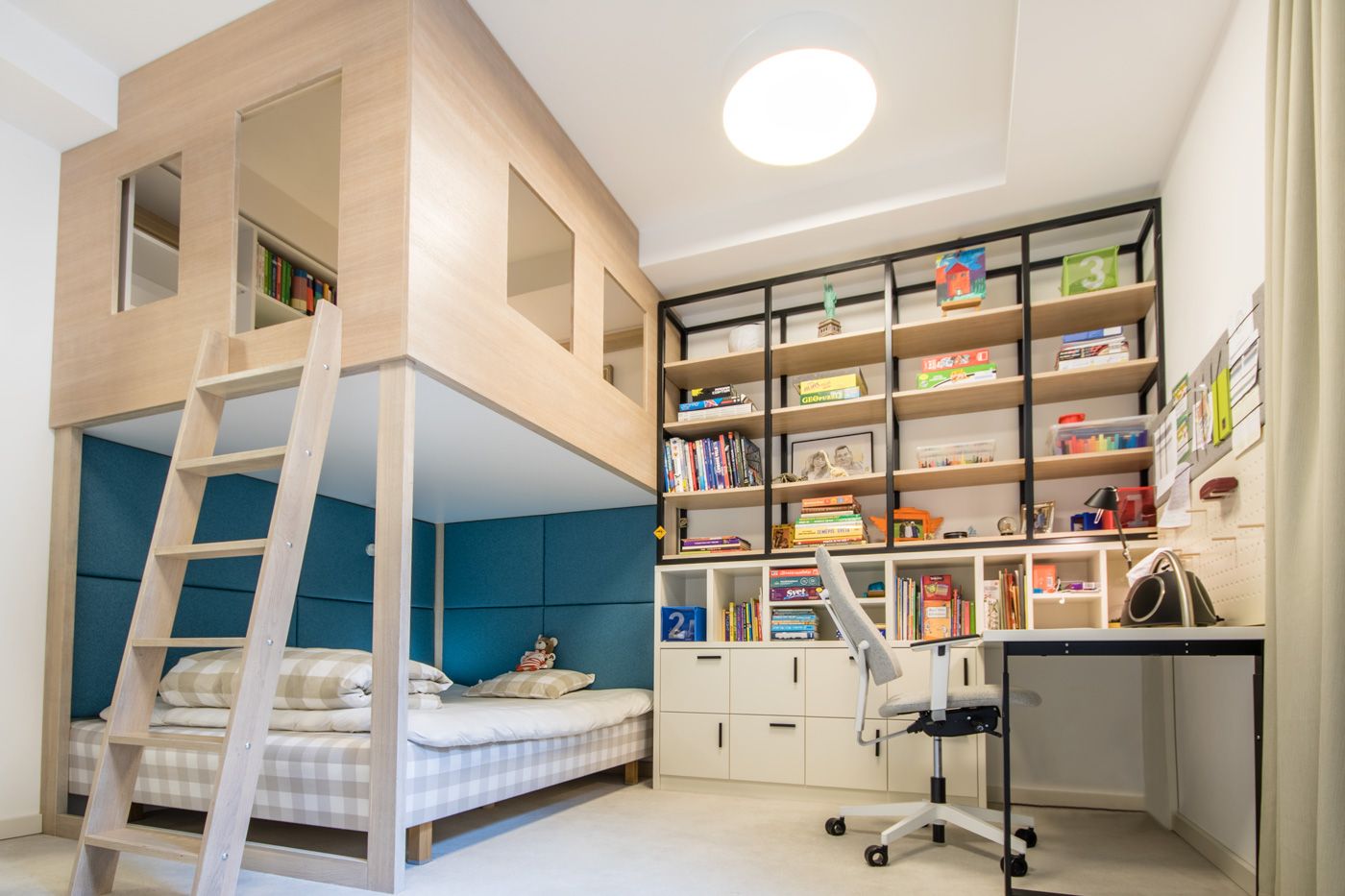 Interiér domu vo svahu - Image 12