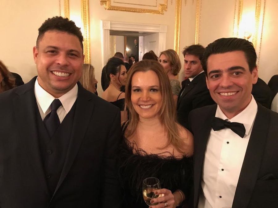 Andrea Eboli em um evento de gala