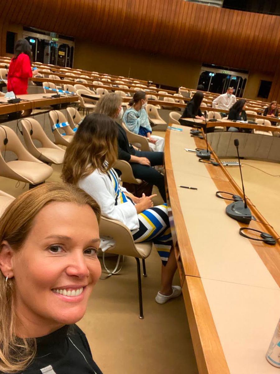 Andrea Eboli durante uma sessão em plenário da ONU