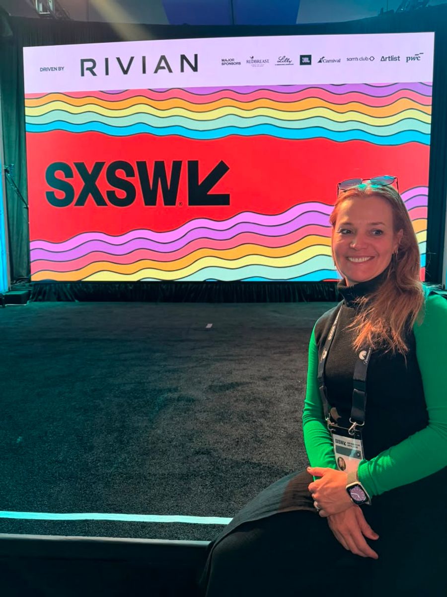 Andrea Eboli diante do painel do SXSW