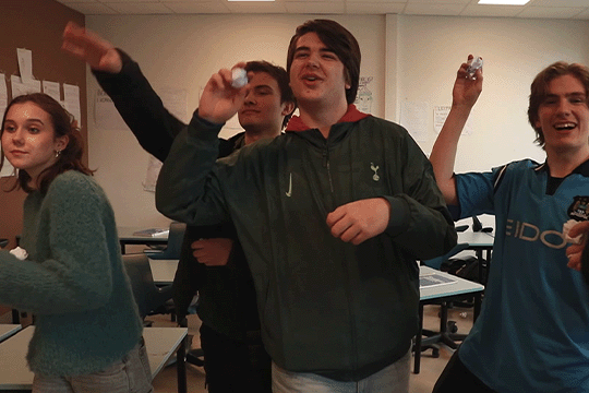 Mirror-musikkvideo - 203_Aurora-og-Zuzanna_1MKB_Mirror-musikkvideo.png