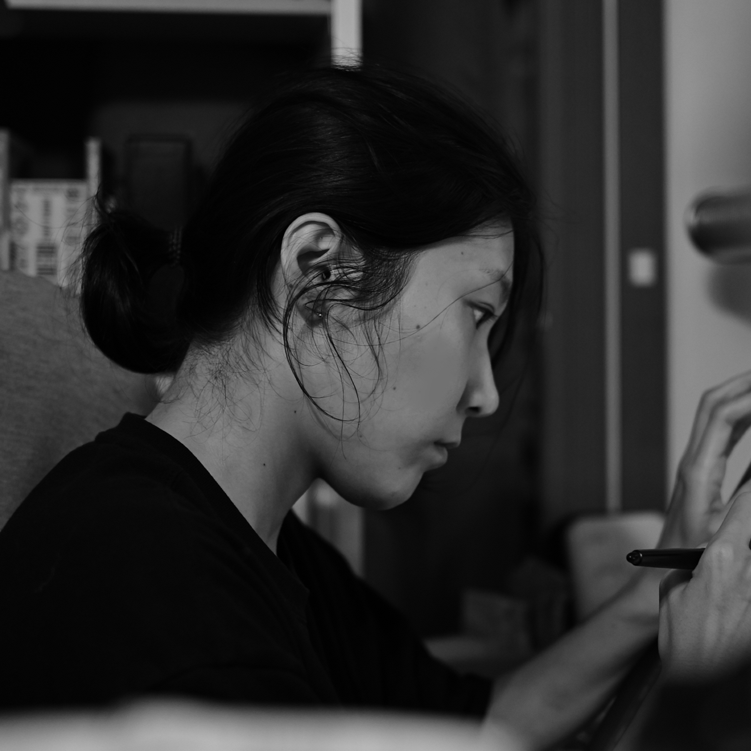 Black and white photo of Hyeonjin Kim's profile