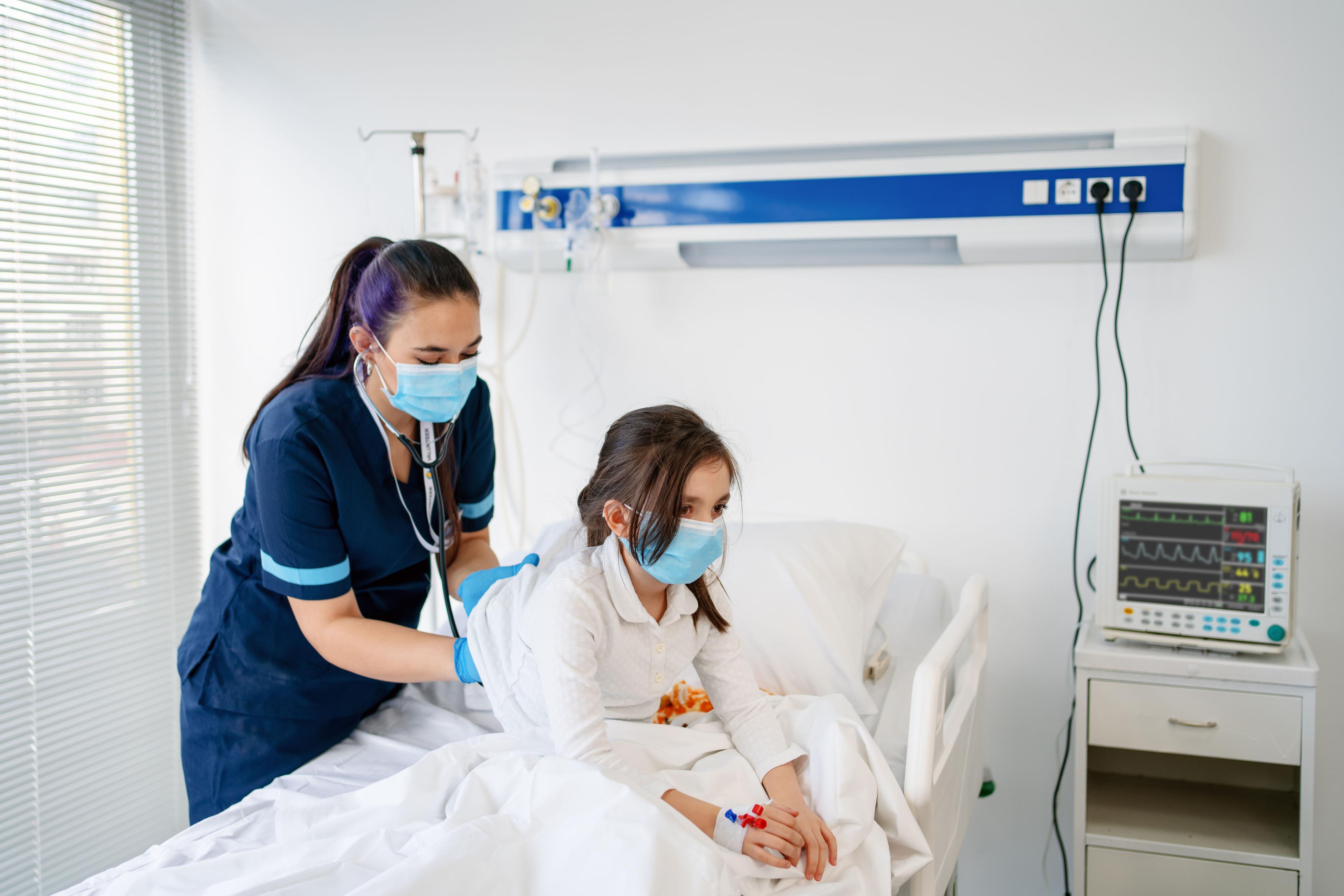 can fnps work in the hospital a nurse with patient