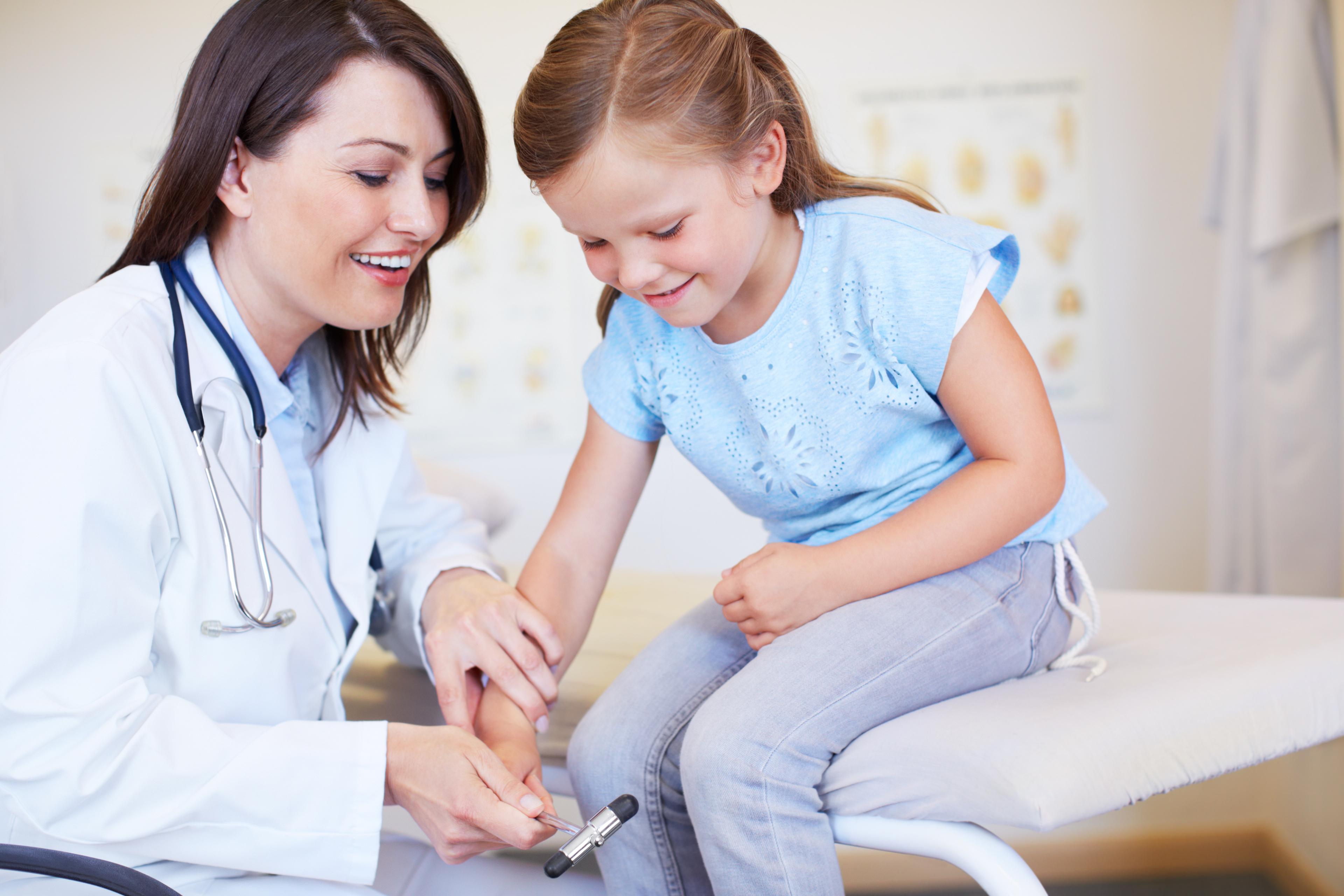 Family Nurse Practitioner vs. Doctor- a picture of an FNP testing a young patient's knee reflex