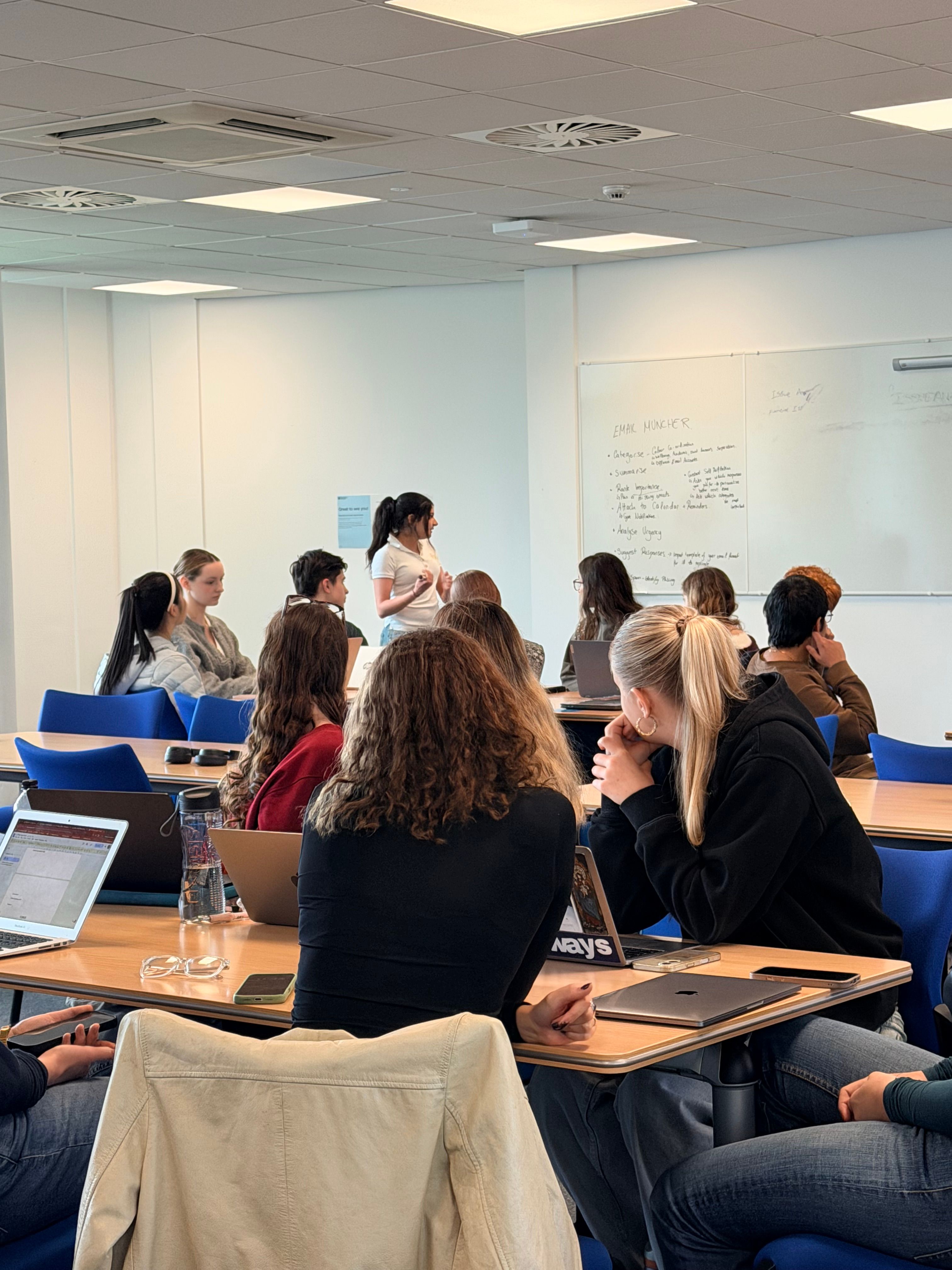 From AI curiosity to workplace confidence