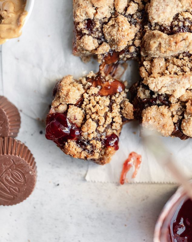 Jam bars topped with peanut butter crumbles.