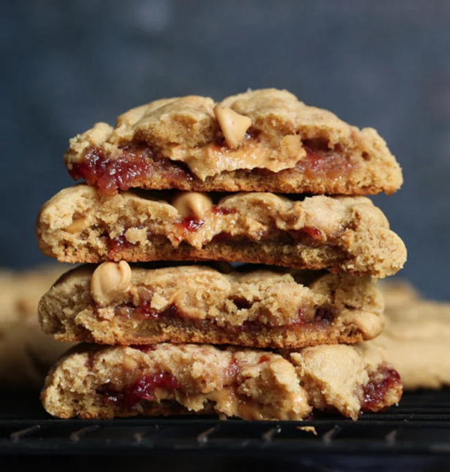 A stack of 4 PB&J cookies.